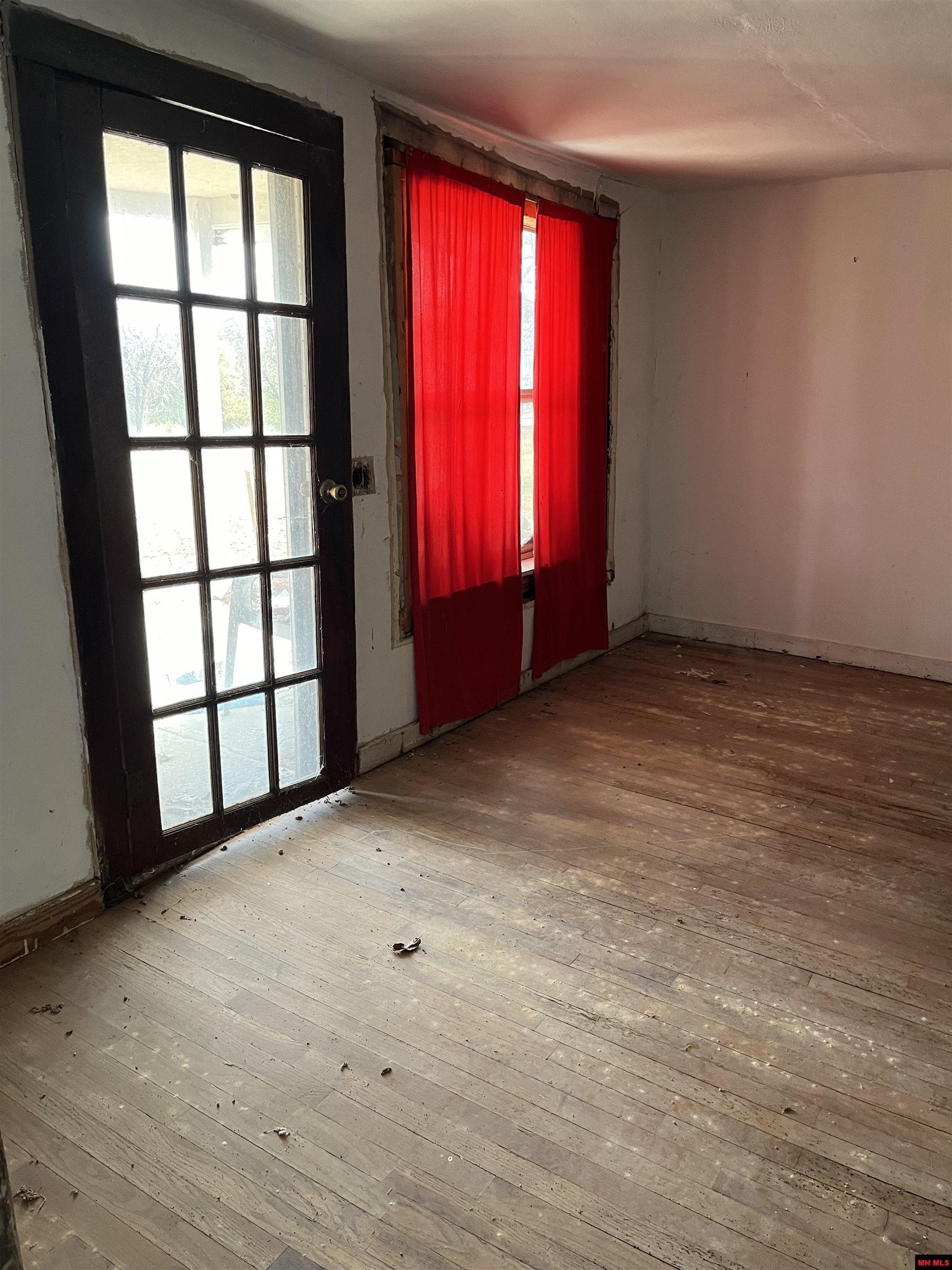312 W 5TH STREET Yellville, AR