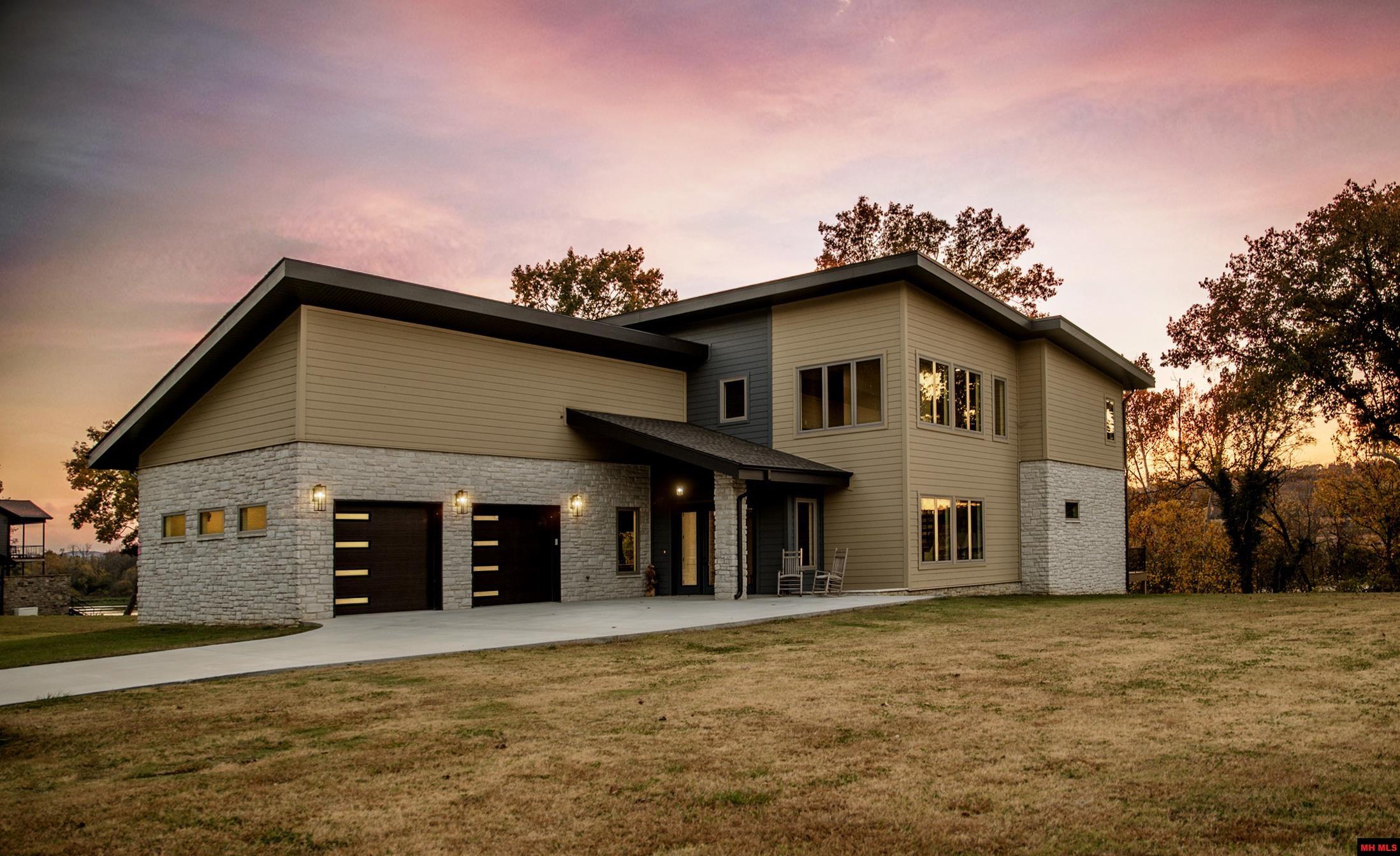 5 SOWBUG CIRCLE Cotter, AR 72626