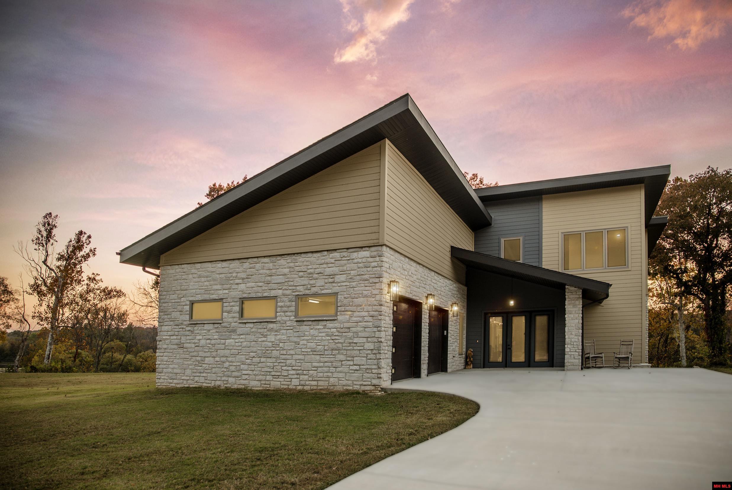 5 SOWBUG CIRCLE Cotter, AR 72626