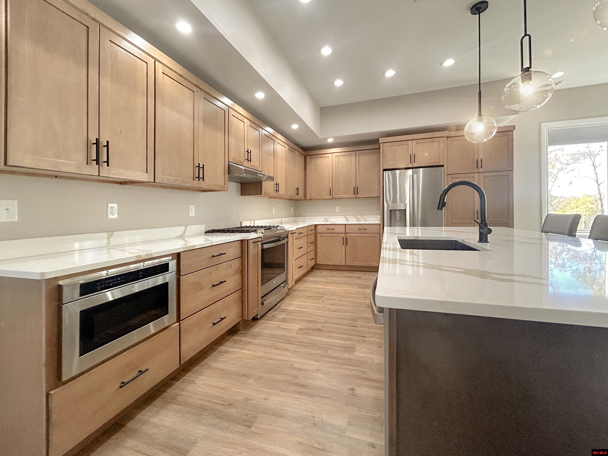 5 SOWBUG CIRCLE Cotter, AR 72626