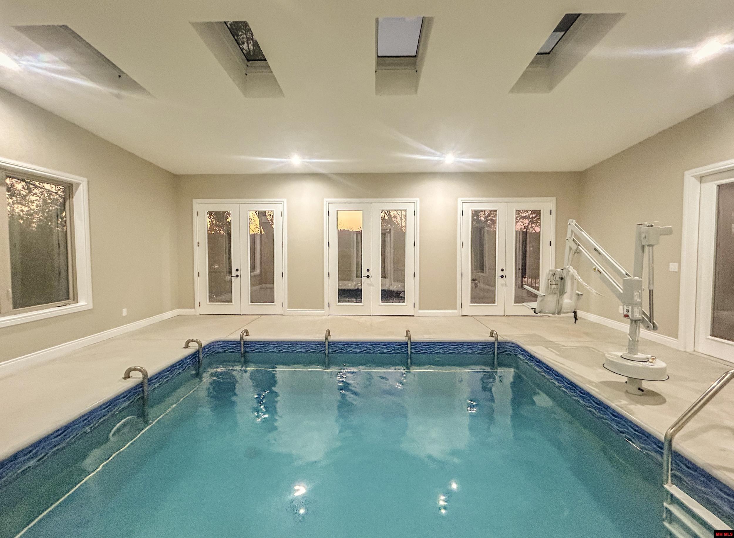 5 SOWBUG CIRCLE Cotter, AR 72626