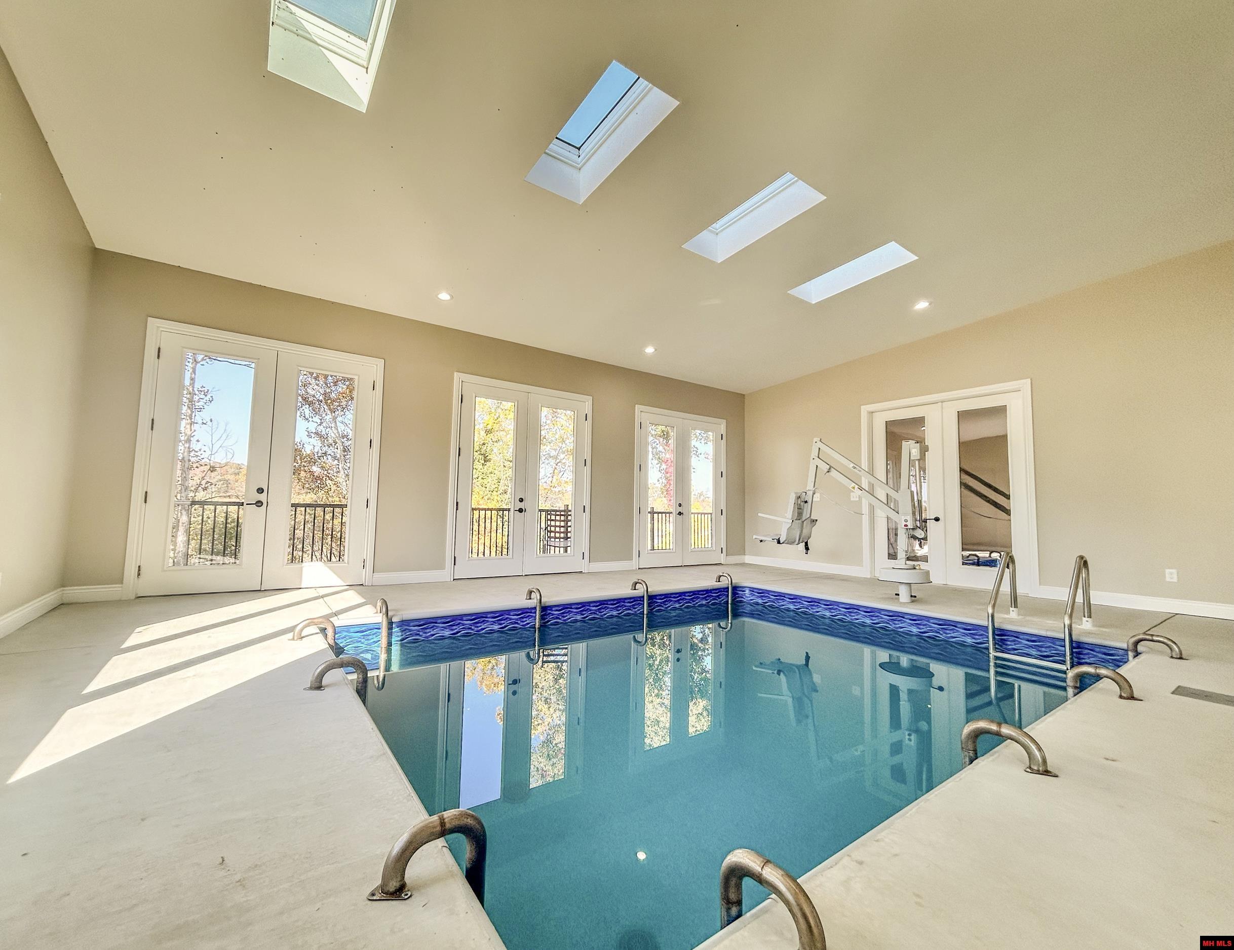 5 SOWBUG CIRCLE Cotter, AR 72626