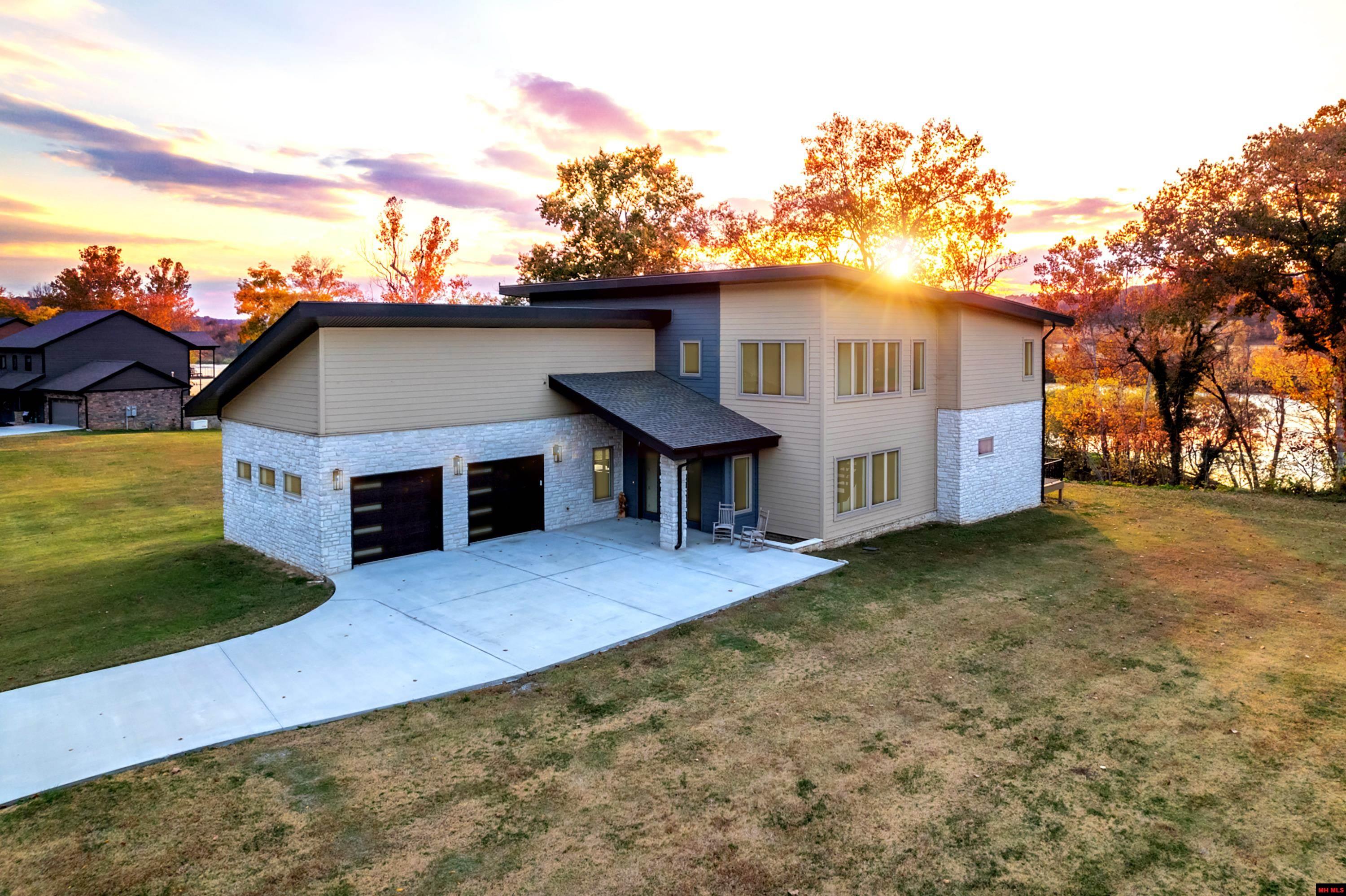 5 SOWBUG CIRCLE Cotter, AR 72626
