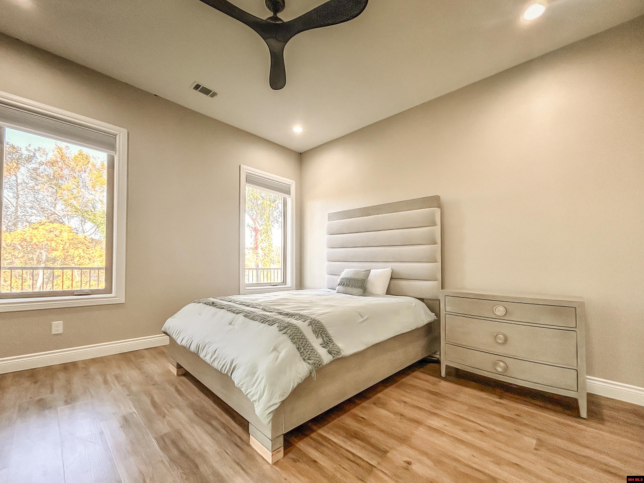 5 SOWBUG CIRCLE Cotter, AR 72626