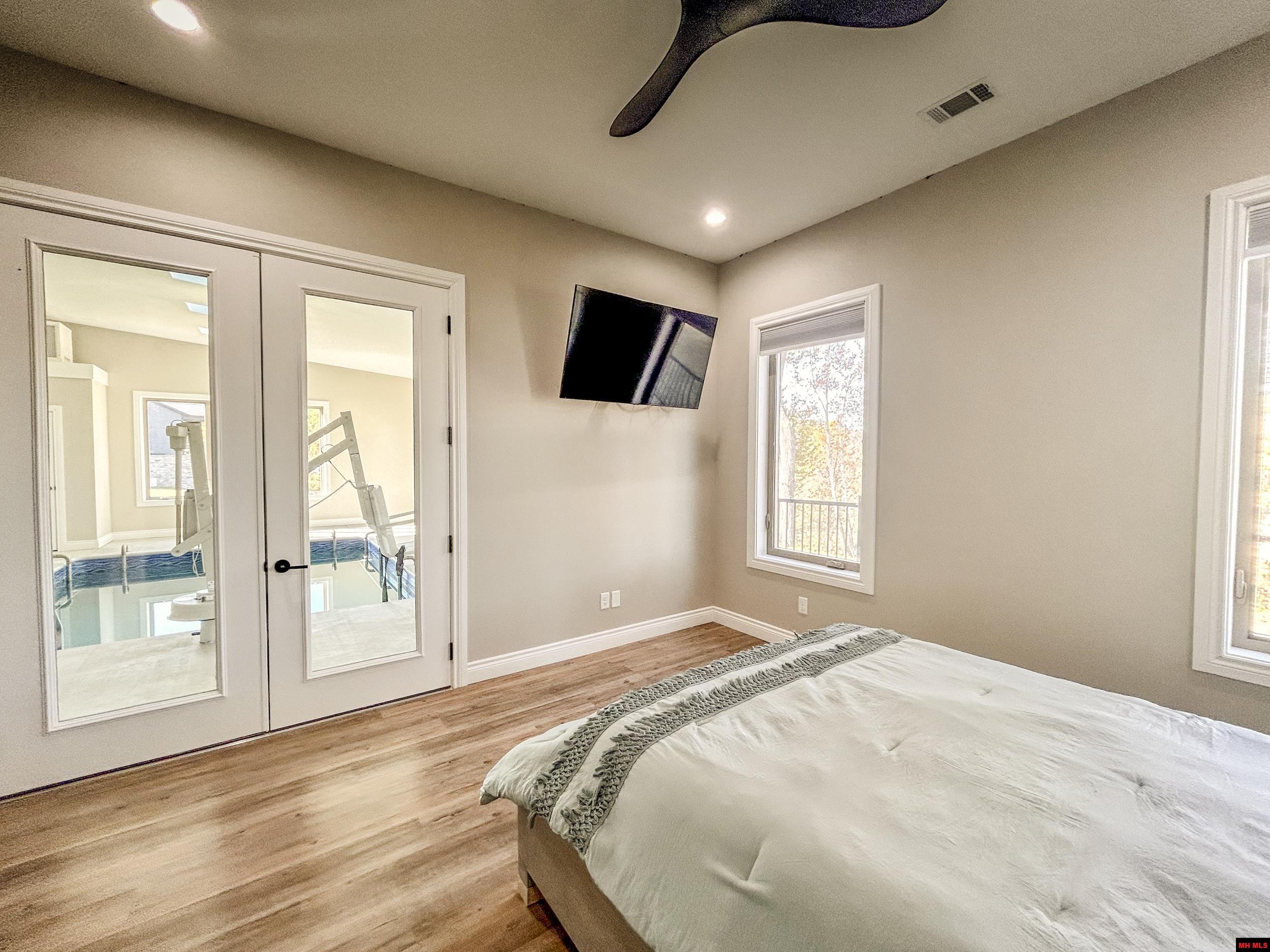 5 SOWBUG CIRCLE Cotter, AR 72626