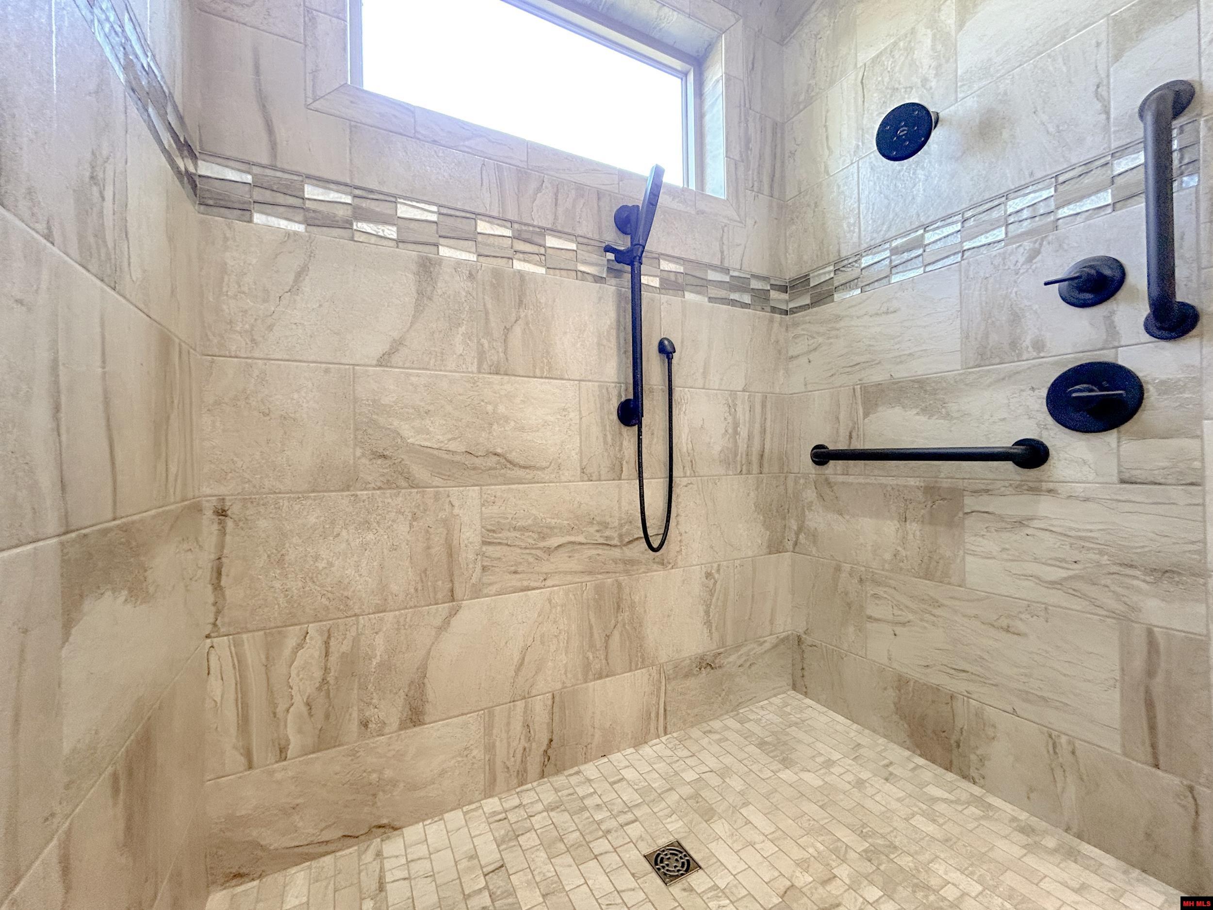 5 SOWBUG CIRCLE Cotter, AR 72626