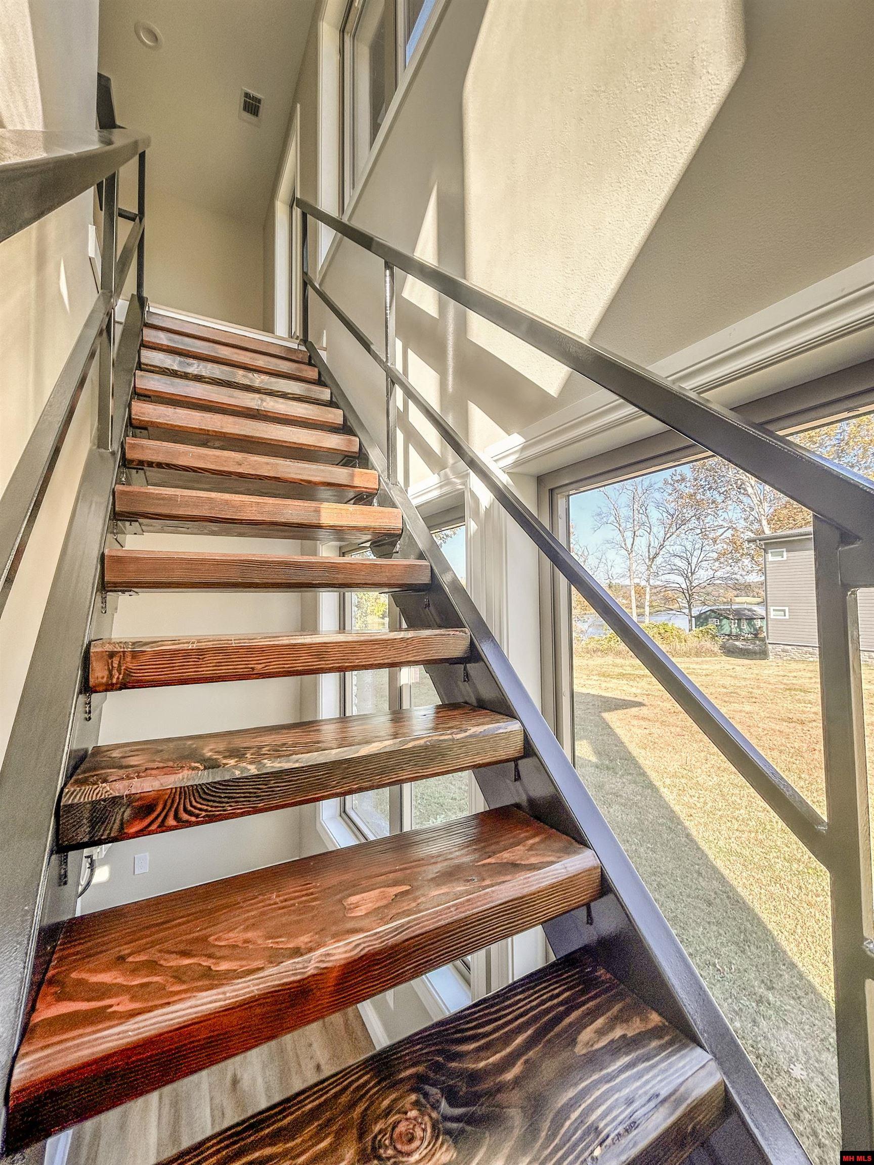 5 SOWBUG CIRCLE Cotter, AR 72626