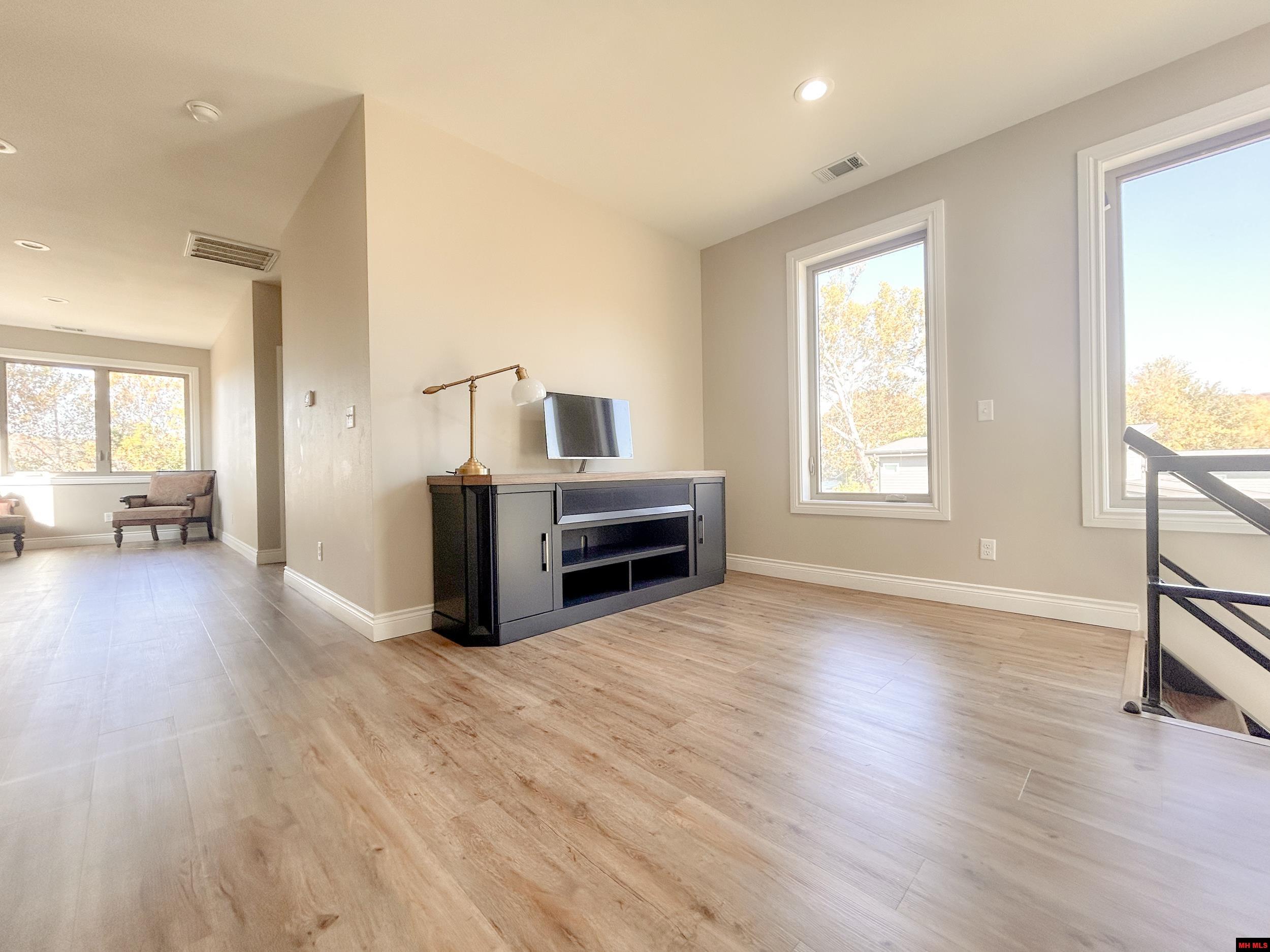5 SOWBUG CIRCLE Cotter, AR 72626