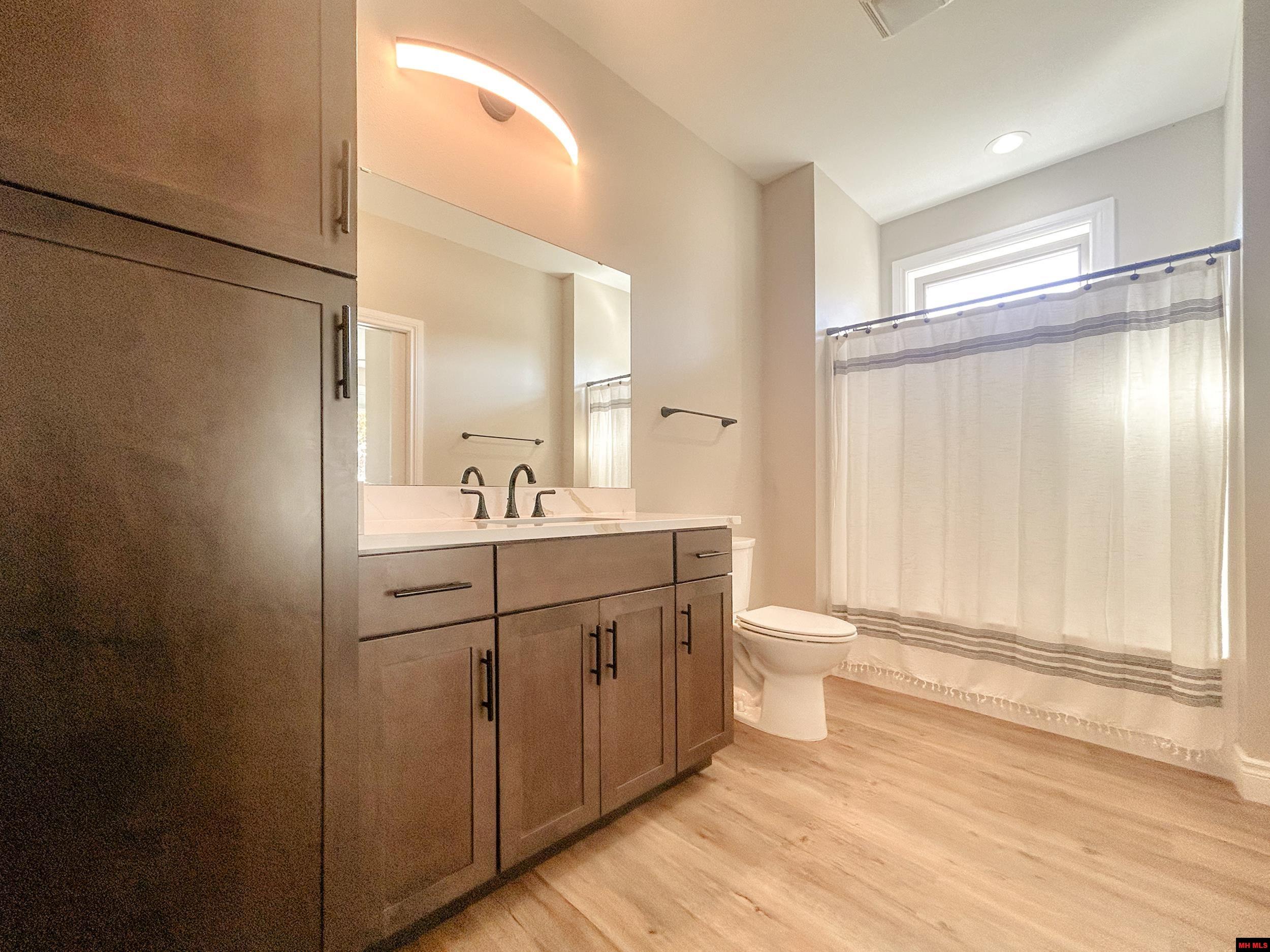 5 SOWBUG CIRCLE Cotter, AR 72626