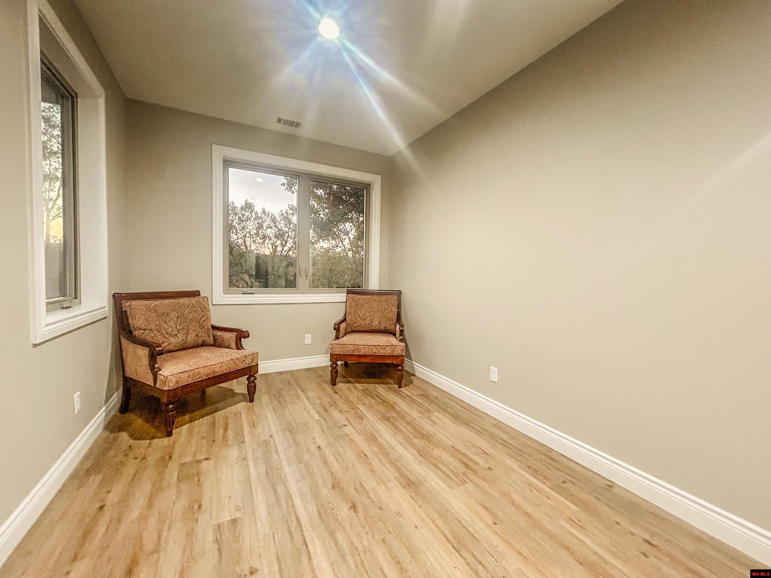 5 SOWBUG CIRCLE Cotter, AR 72626