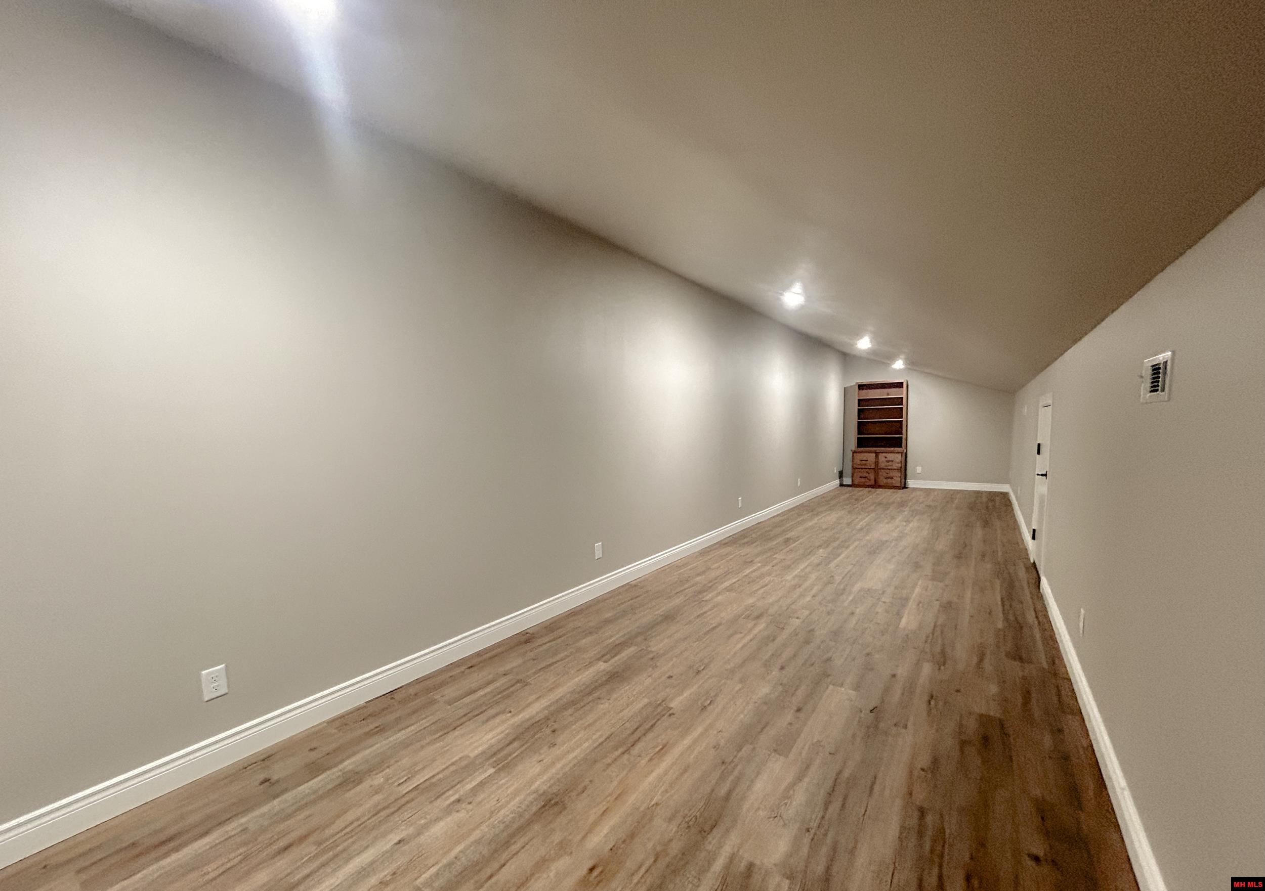 5 SOWBUG CIRCLE Cotter, AR 72626