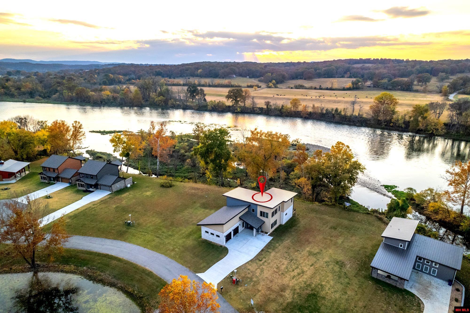 5 SOWBUG CIRCLE Cotter, AR 72626
