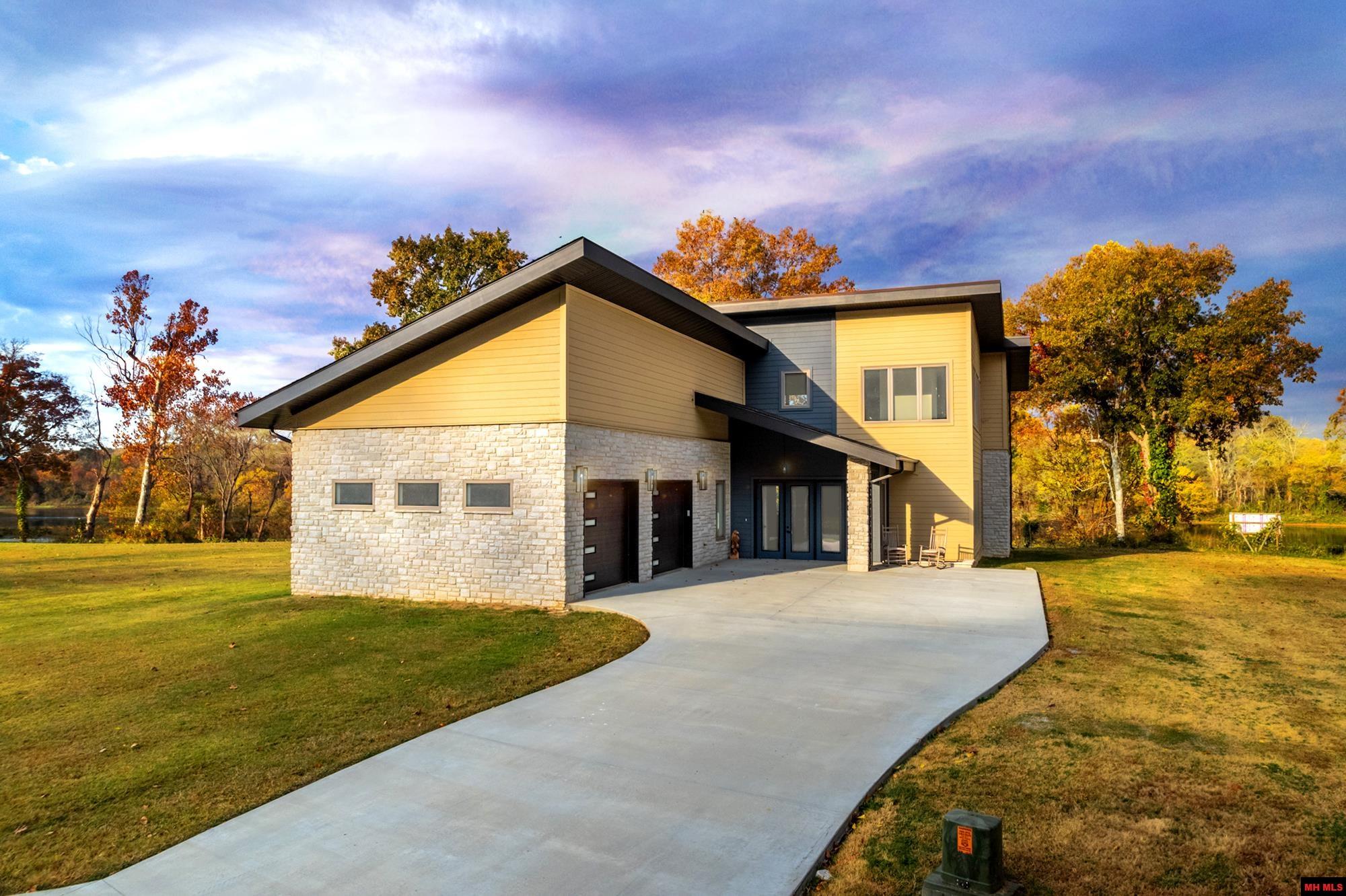 5 SOWBUG CIRCLE Cotter, AR 72626