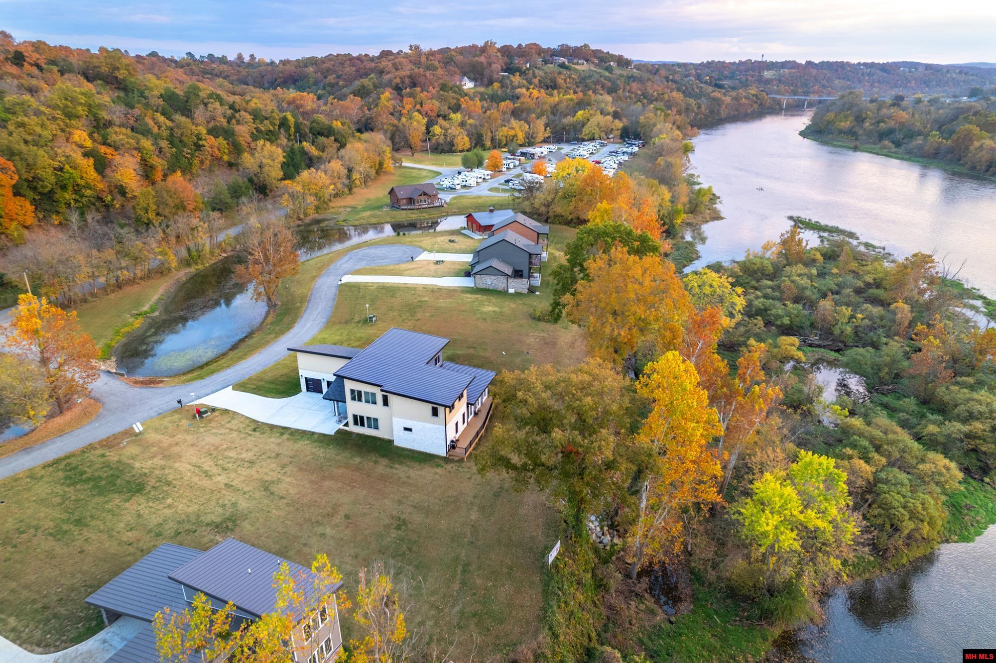 5 SOWBUG CIRCLE Cotter, AR 72626