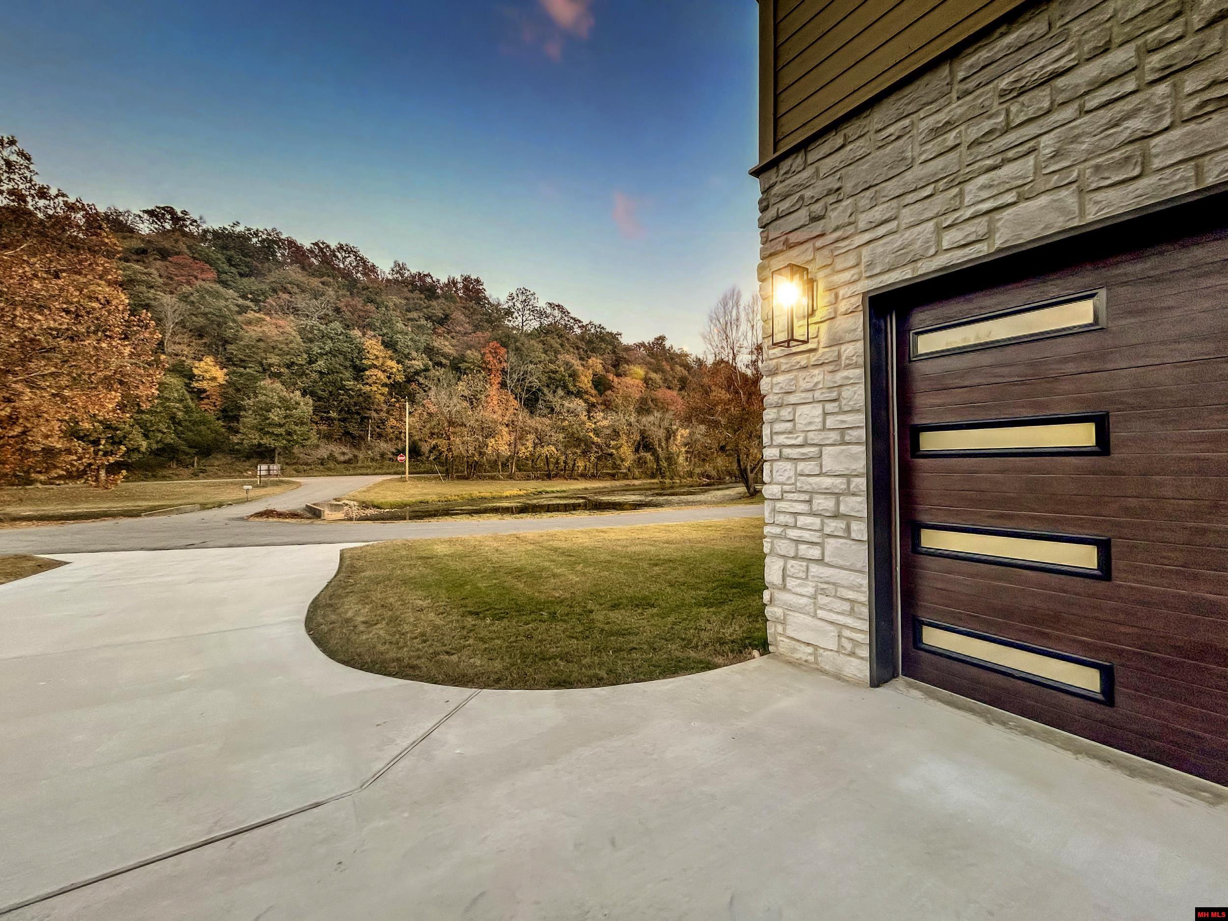 5 SOWBUG CIRCLE Cotter, AR 72626