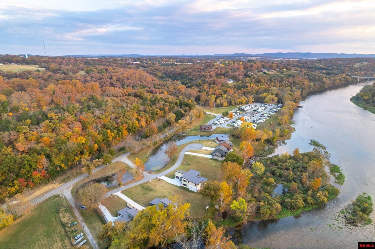 5 SOWBUG CIRCLE Cotter, AR 72626