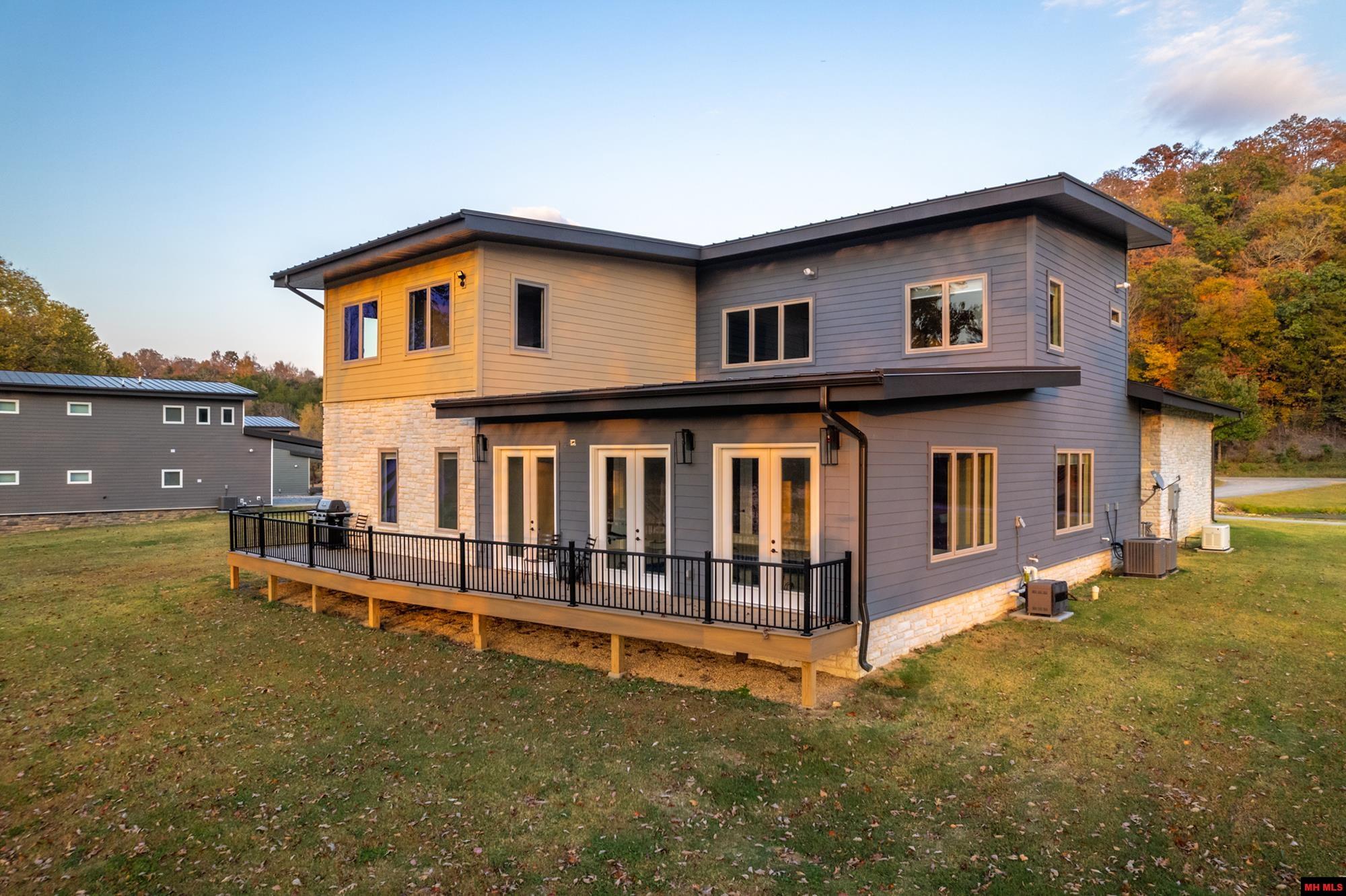 5 SOWBUG CIRCLE Cotter, AR 72626