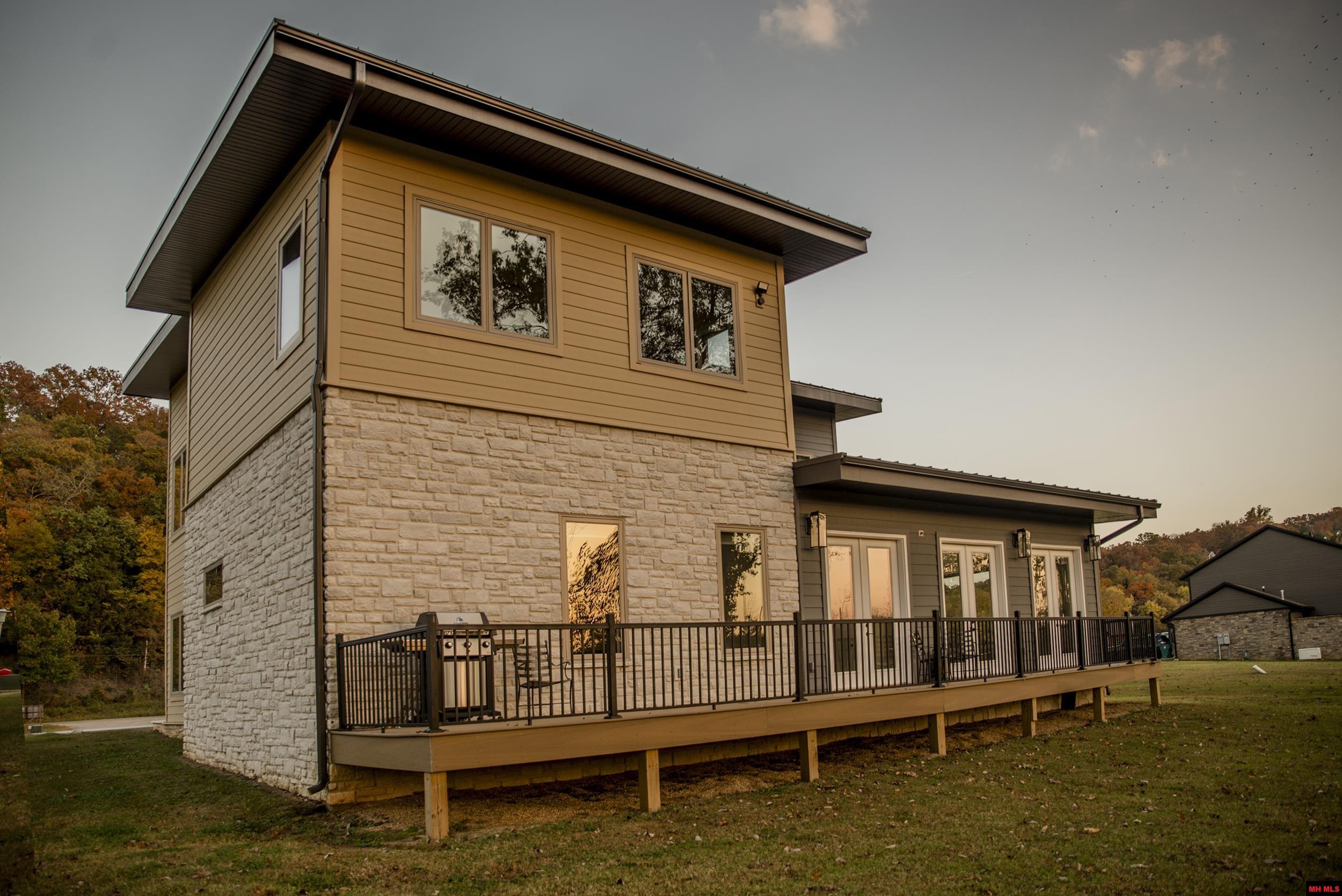 5 SOWBUG CIRCLE Cotter, AR 72626