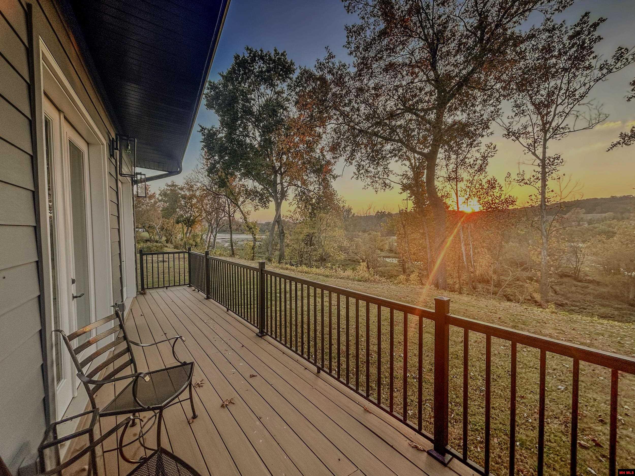 5 SOWBUG CIRCLE Cotter, AR 72626