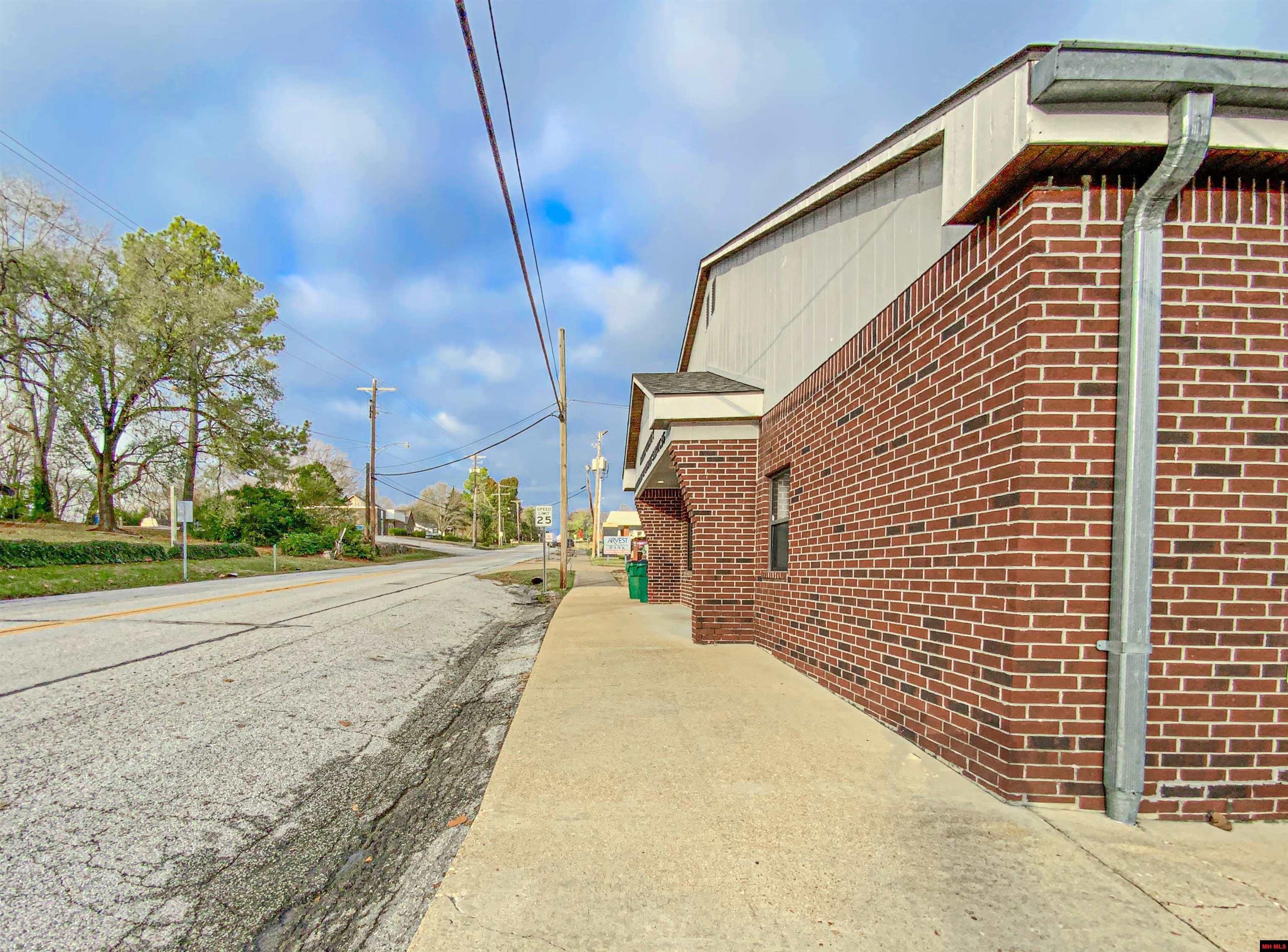 114 E OLD MAIN STREET Yellville, AR
