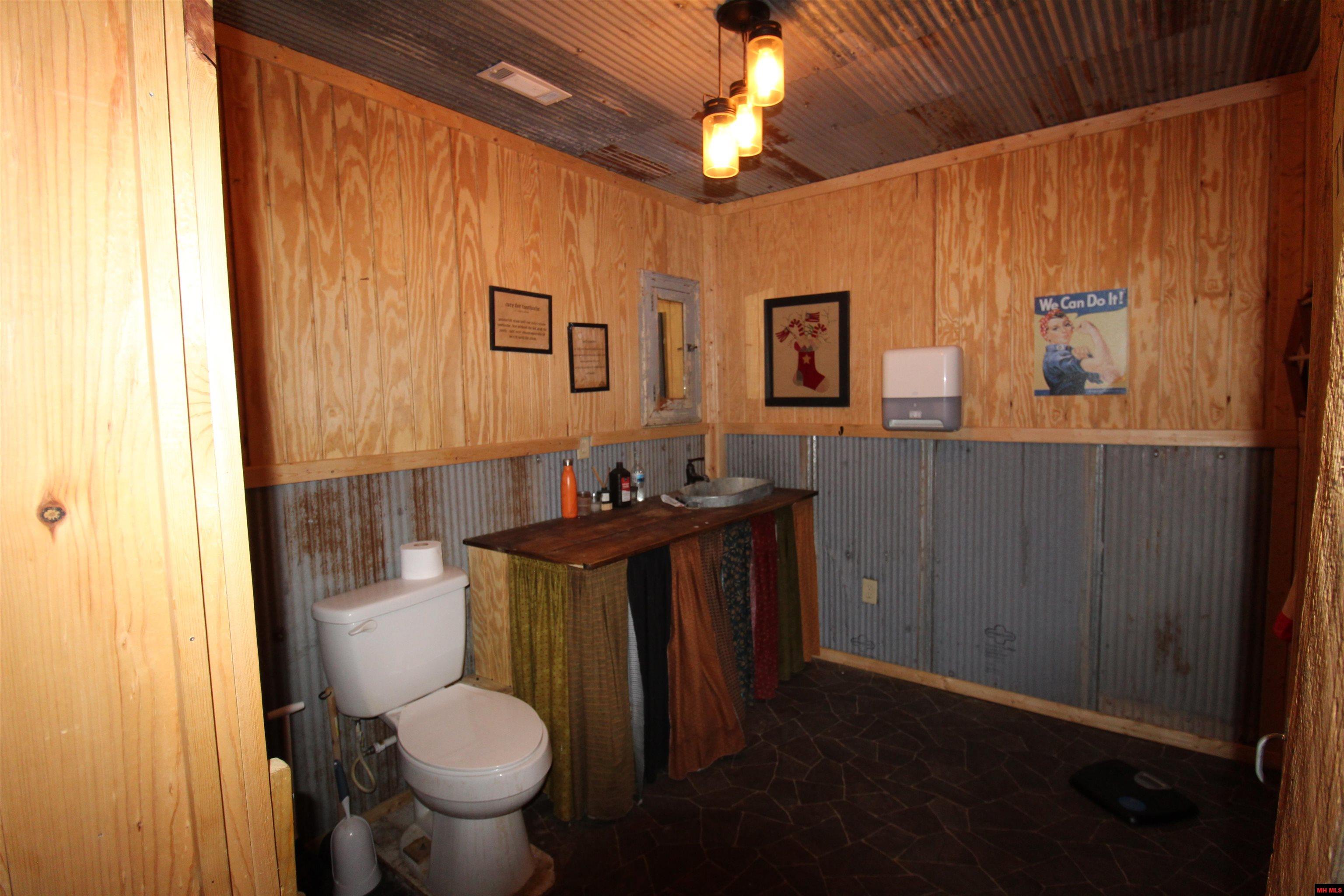 3768 Private Road 1271