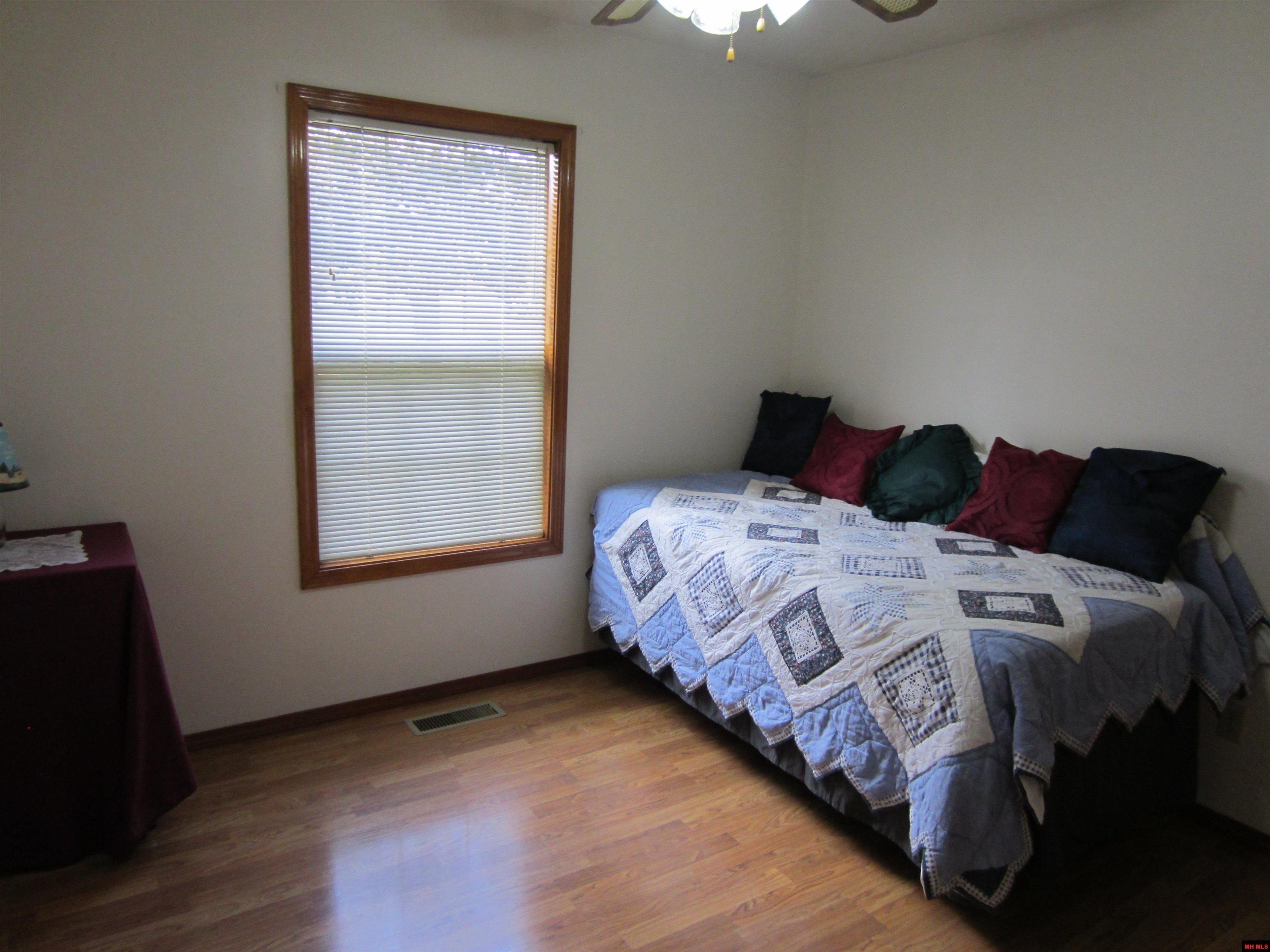 300 CREST LOOP Gassville, AR
