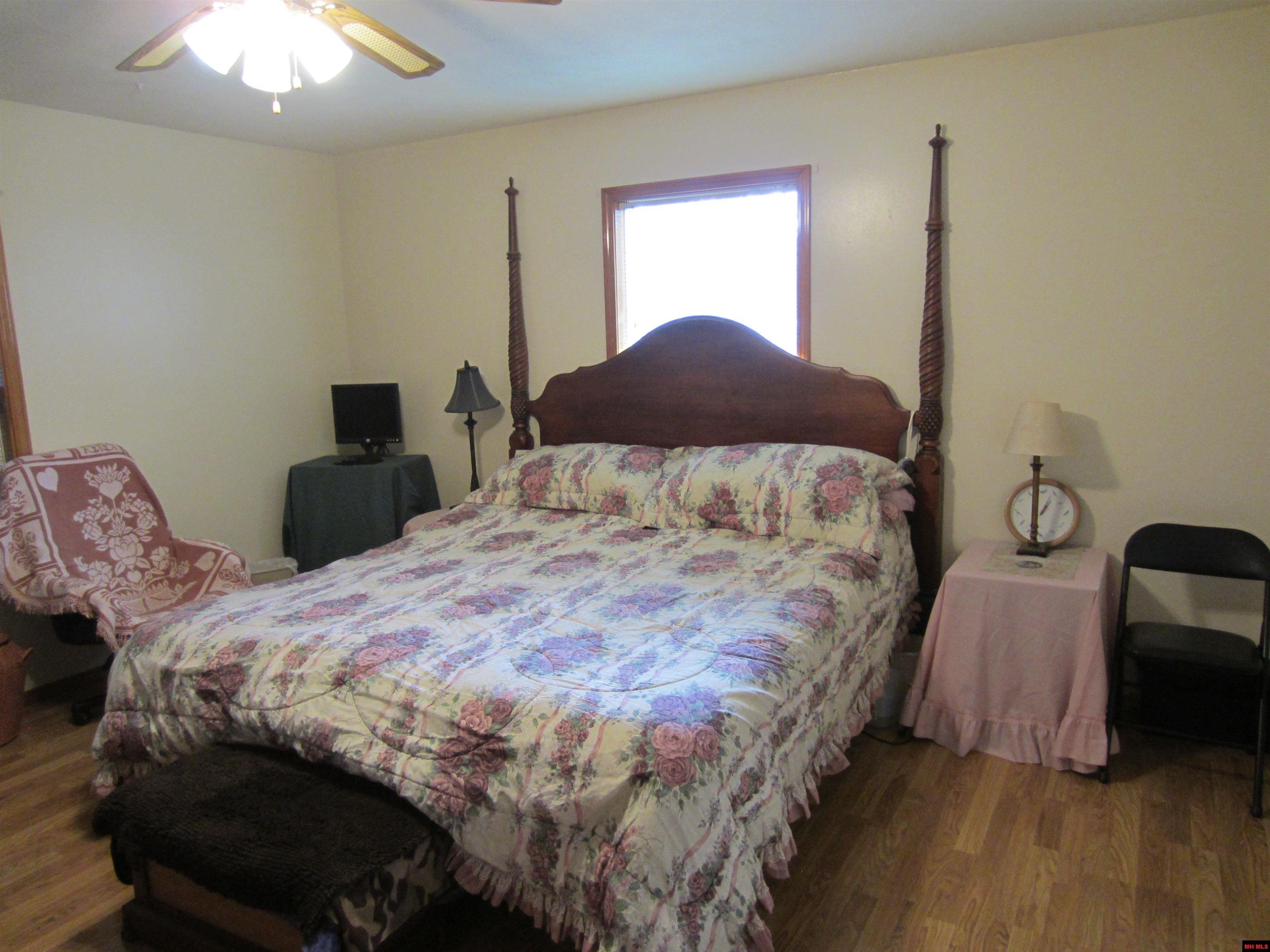 300 CREST LOOP Gassville, AR