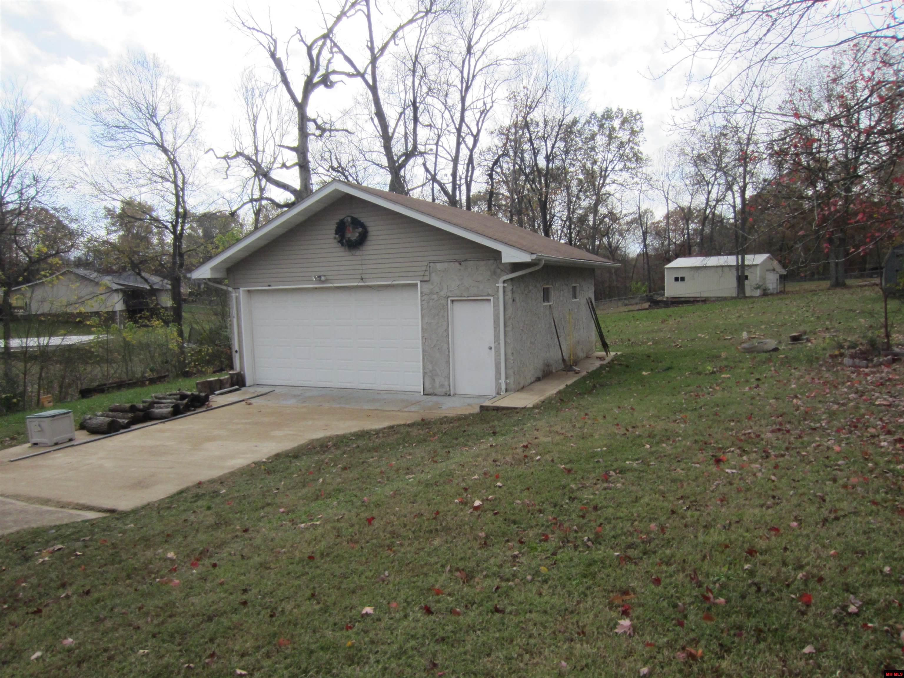 300 CREST LOOP Gassville, AR