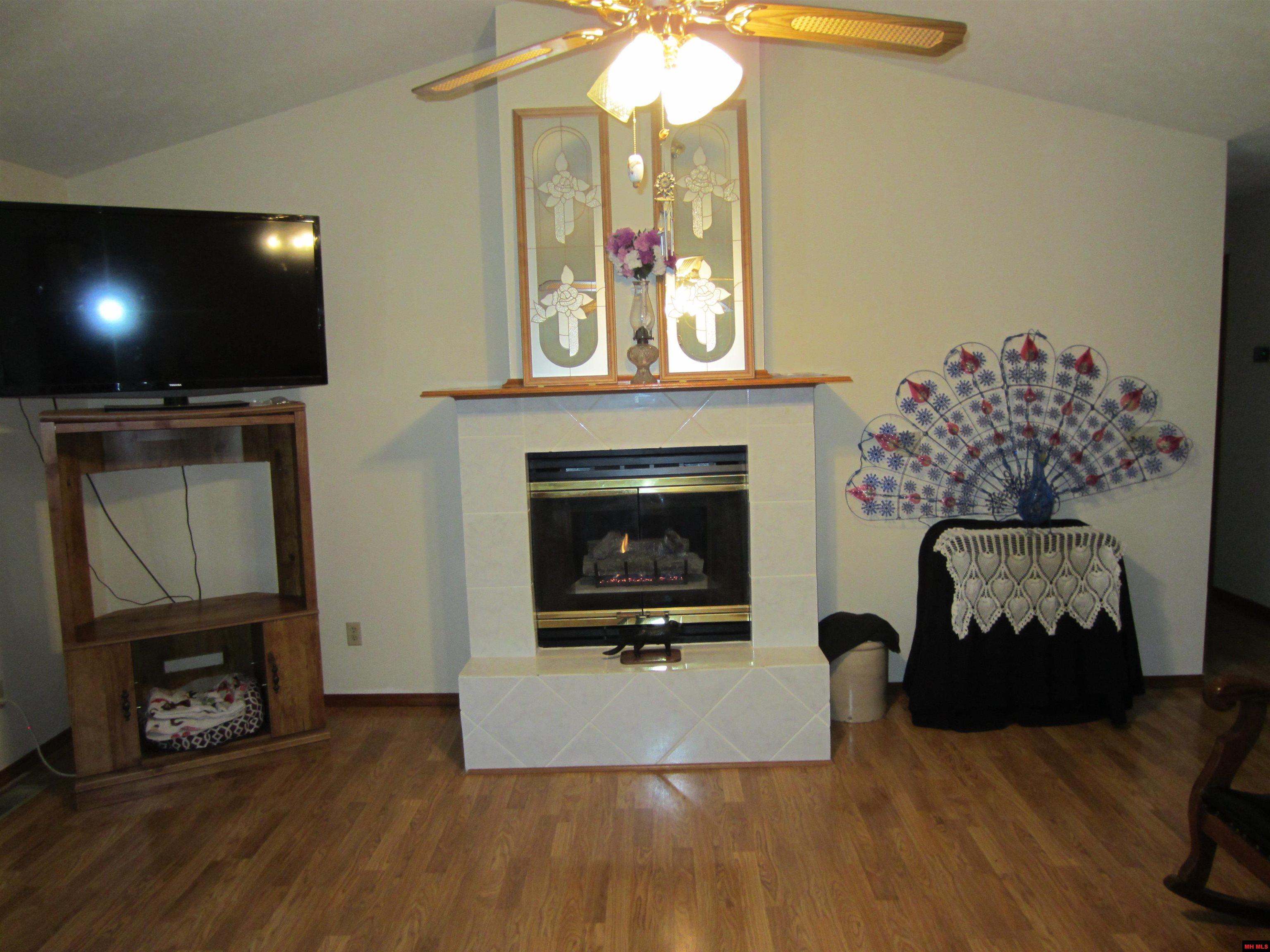 300 CREST LOOP Gassville, AR