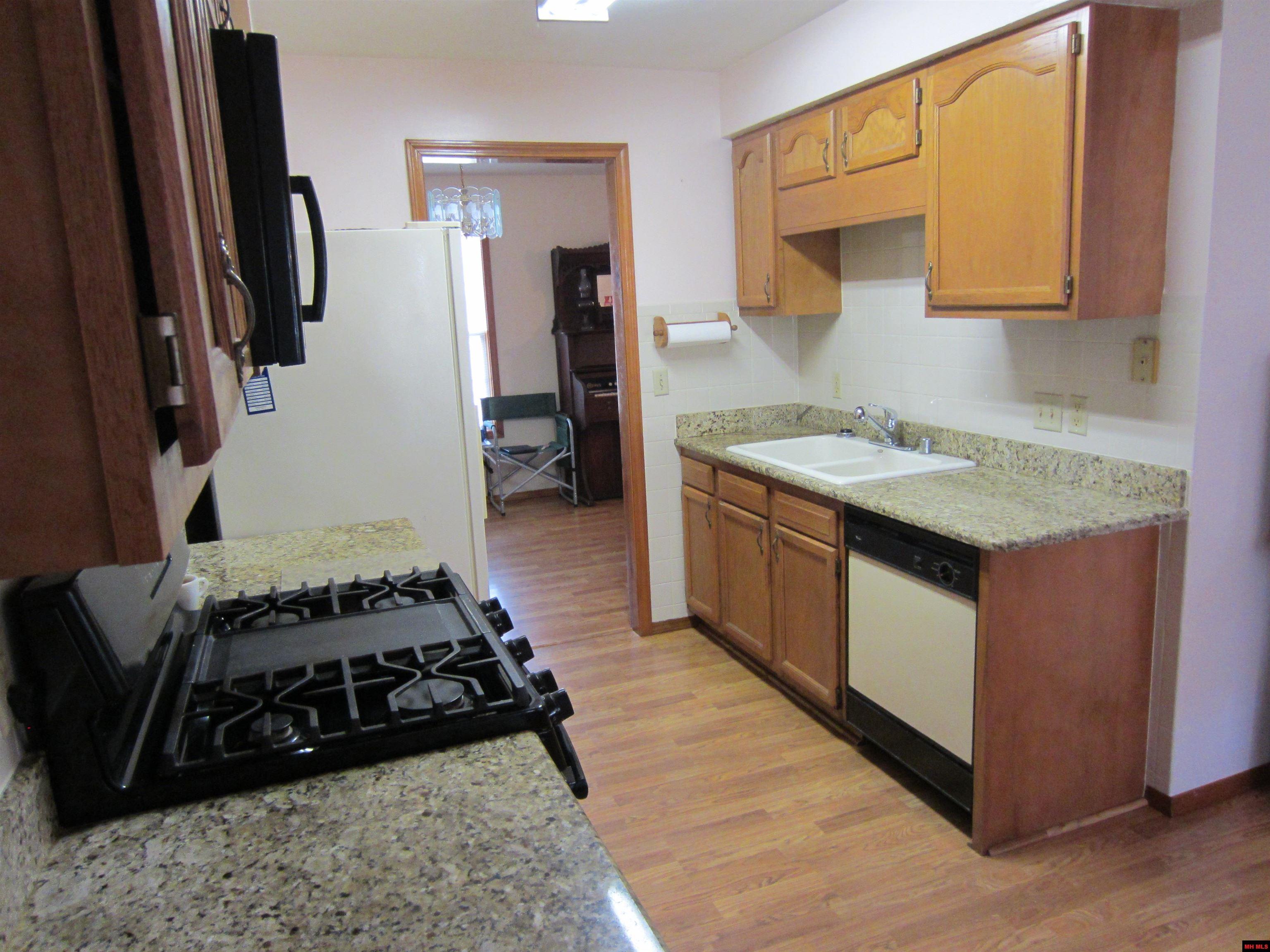 300 CREST LOOP Gassville, AR