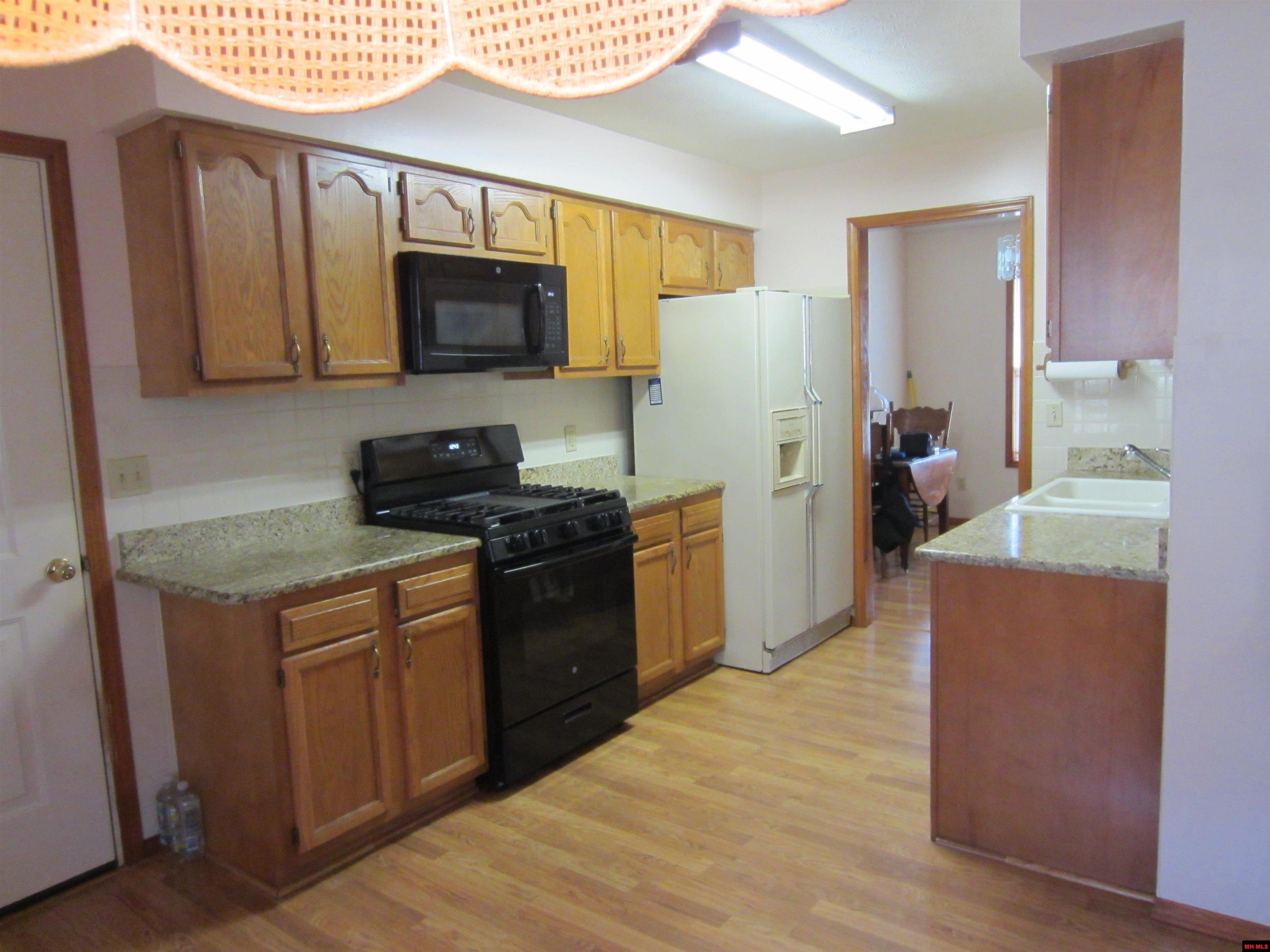 300 CREST LOOP Gassville, AR