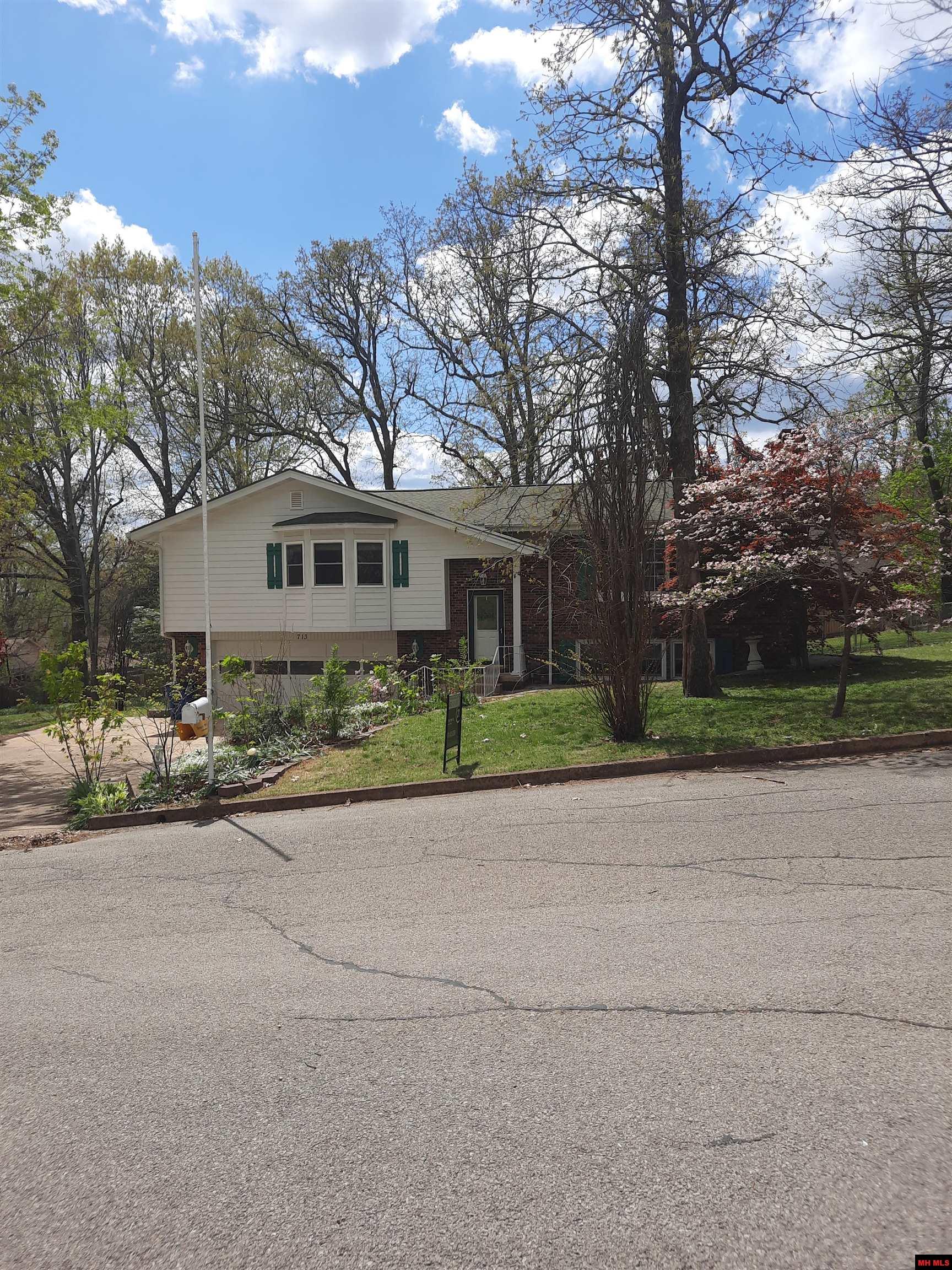 713 OAK KNOLL DRIVE | Mountain Home, AR