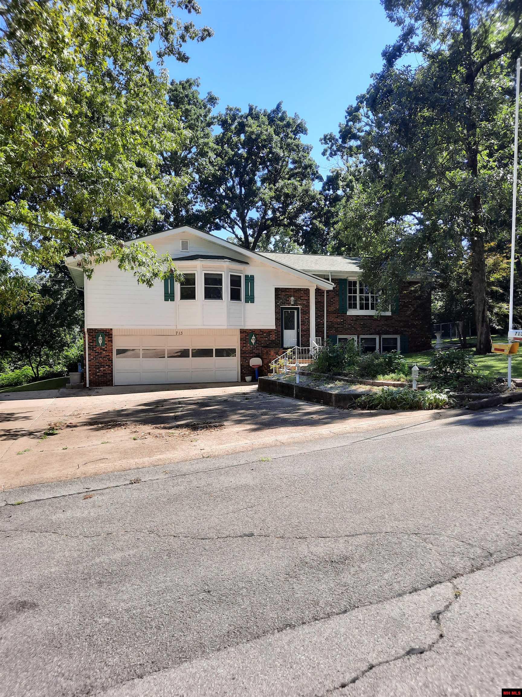 713 OAK KNOLL DRIVE Mountain Home, AR