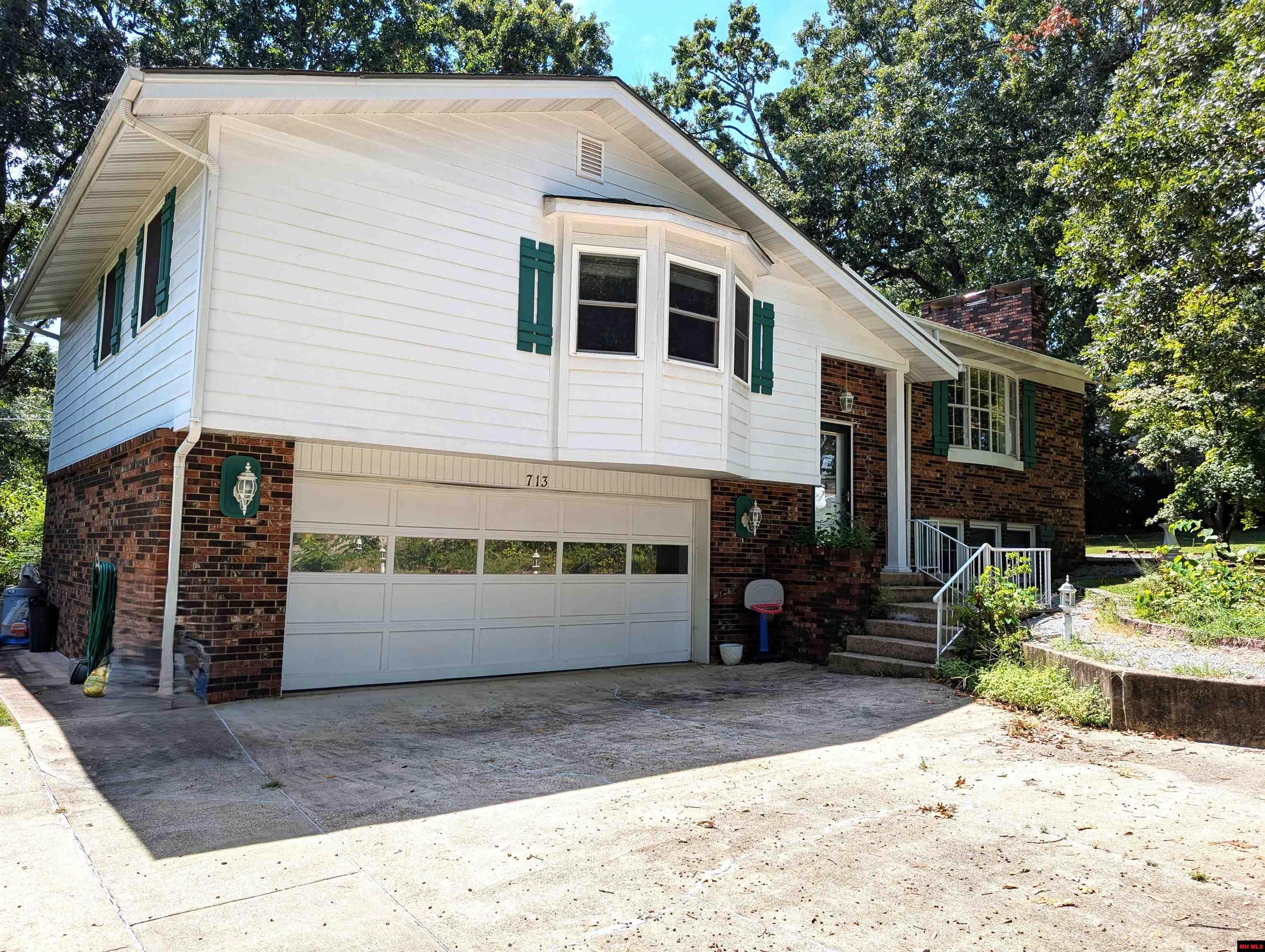 713 OAK KNOLL DRIVE Mountain Home, AR