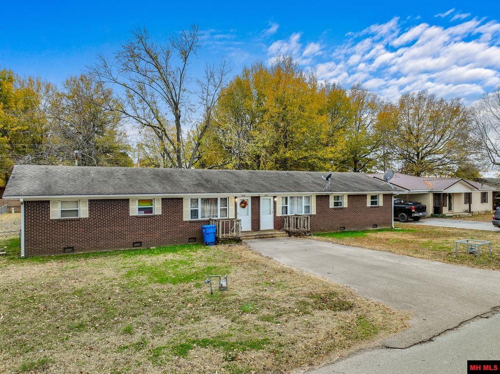 1215 A & B BASIL STREET Corning, AR