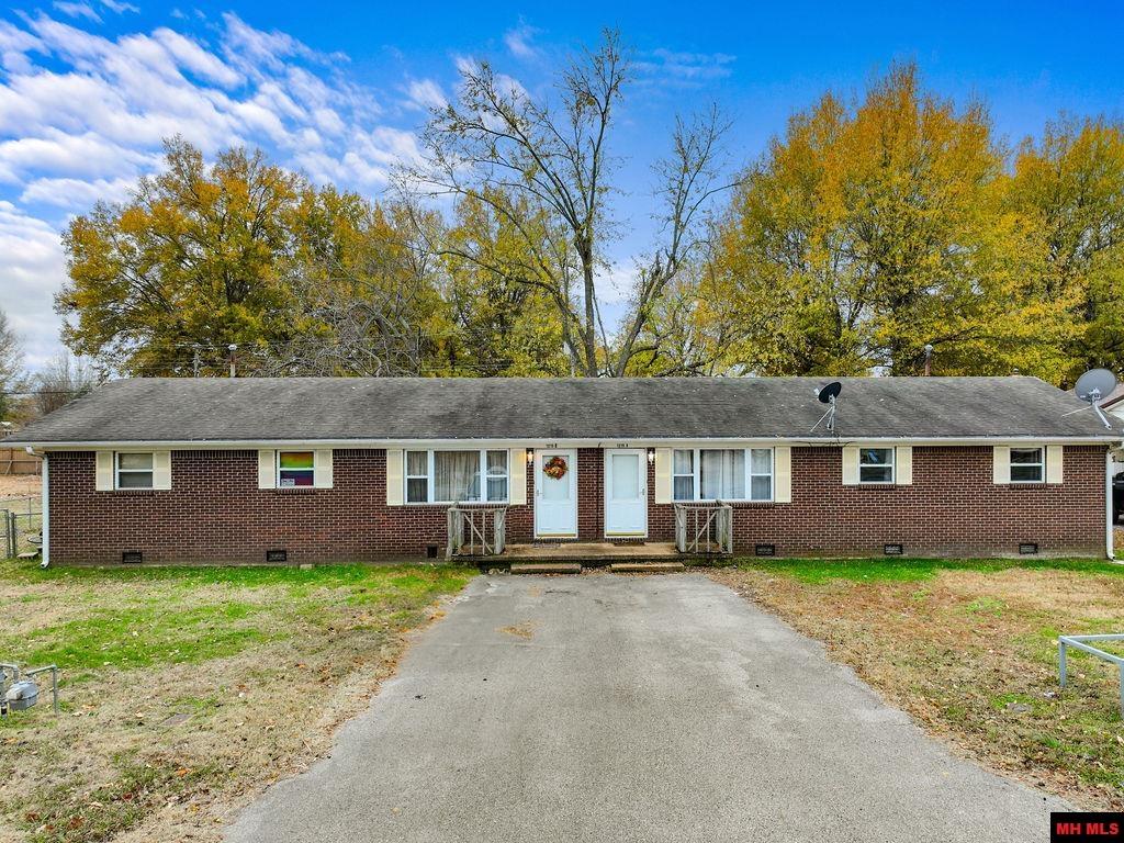 1215 A & B BASIL STREET Corning, AR