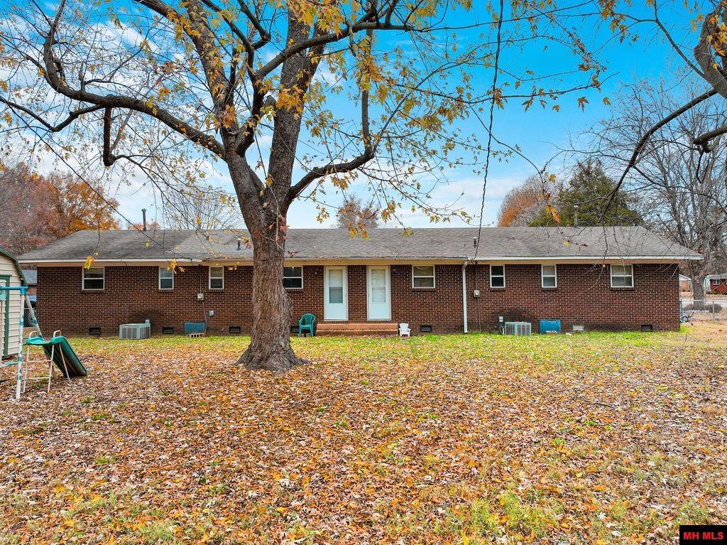 1215 A & B BASIL STREET Corning, AR