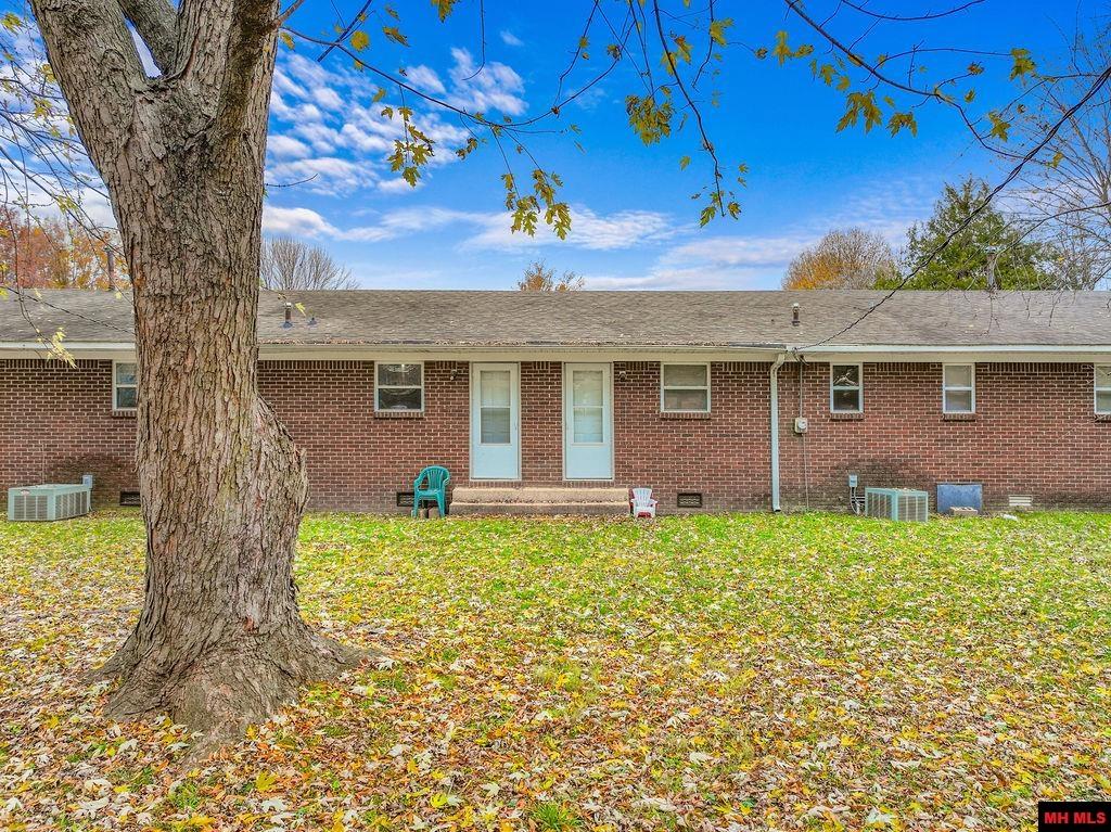 1215 A & B BASIL STREET Corning, AR