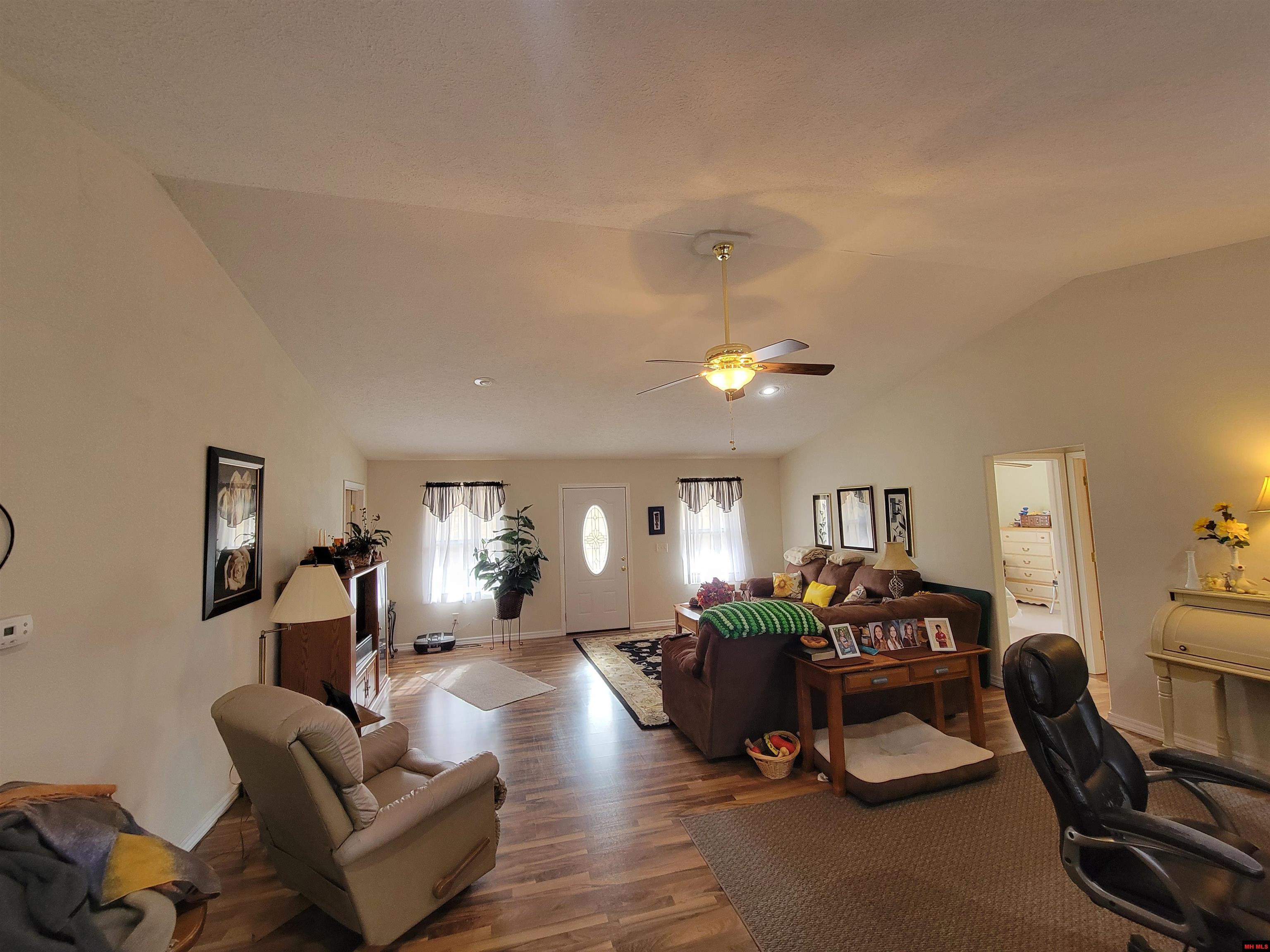 331 WYANDOTTE DRIVE Gainesville, MO 65655