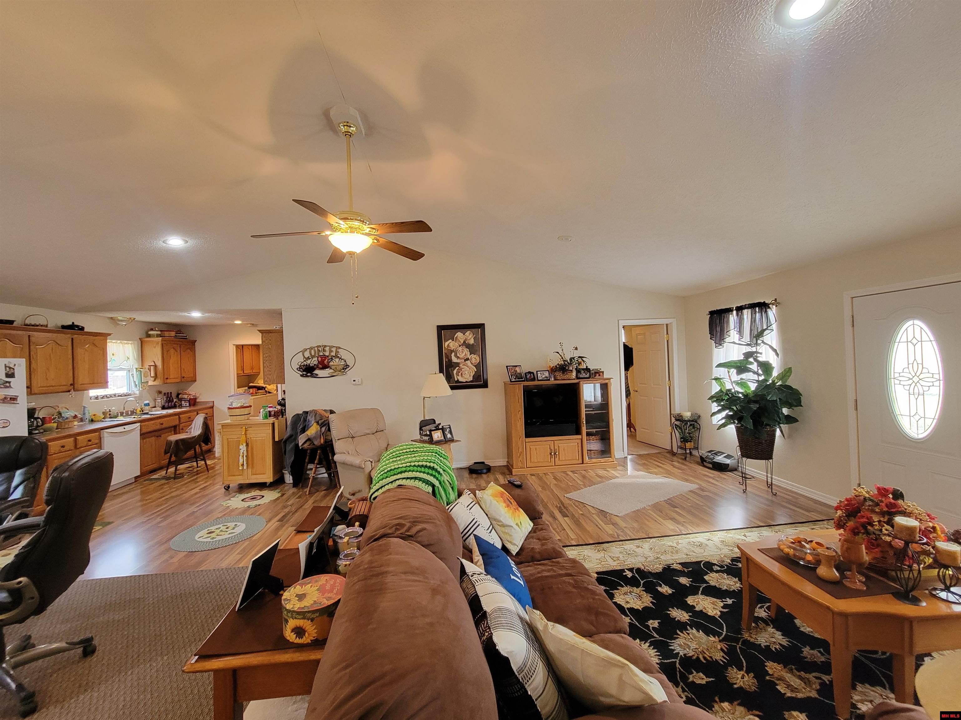 331 WYANDOTTE DRIVE Gainesville, MO 65655