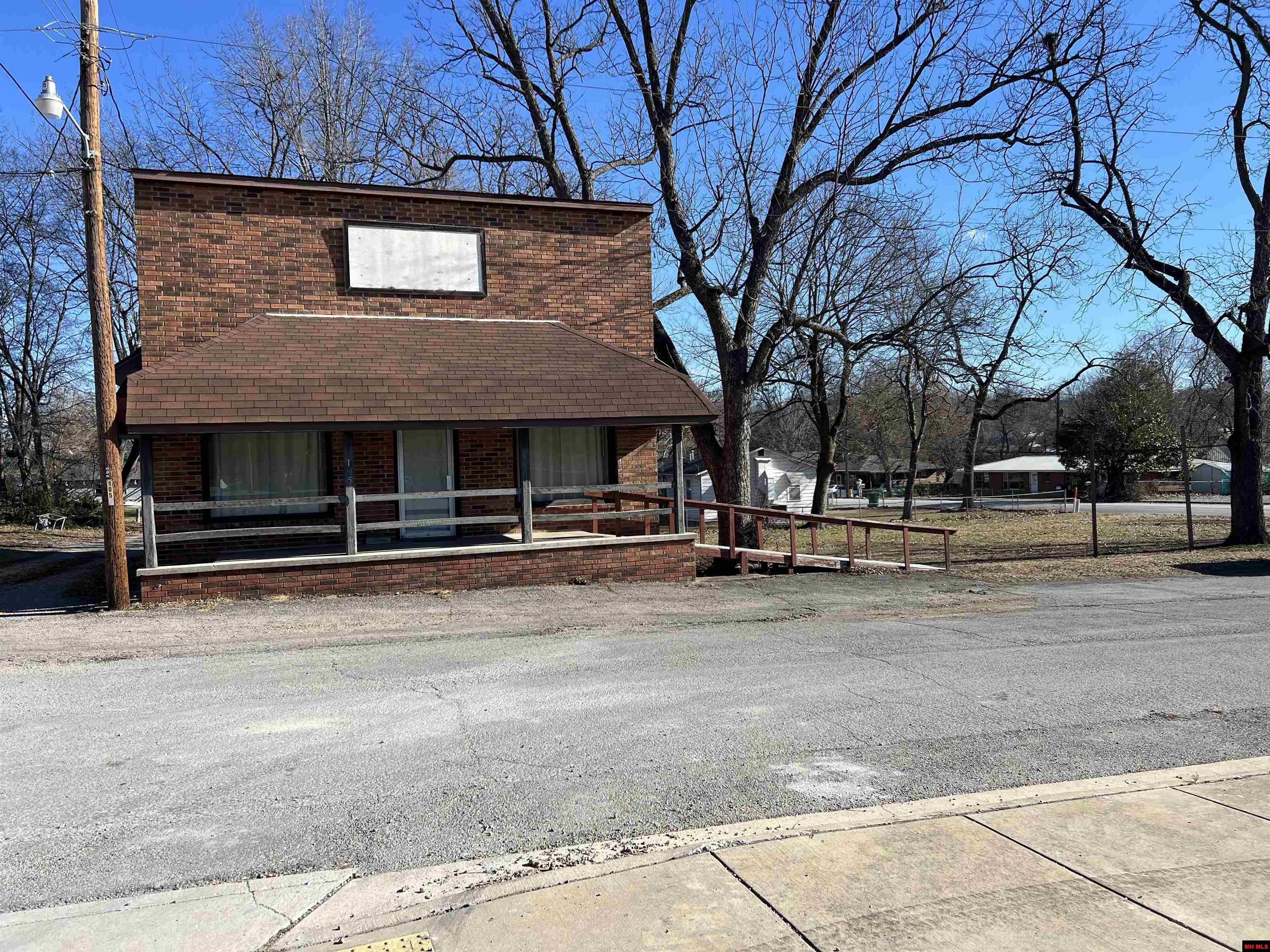 105 & 107 S 2ND STREET, Flippin, AR