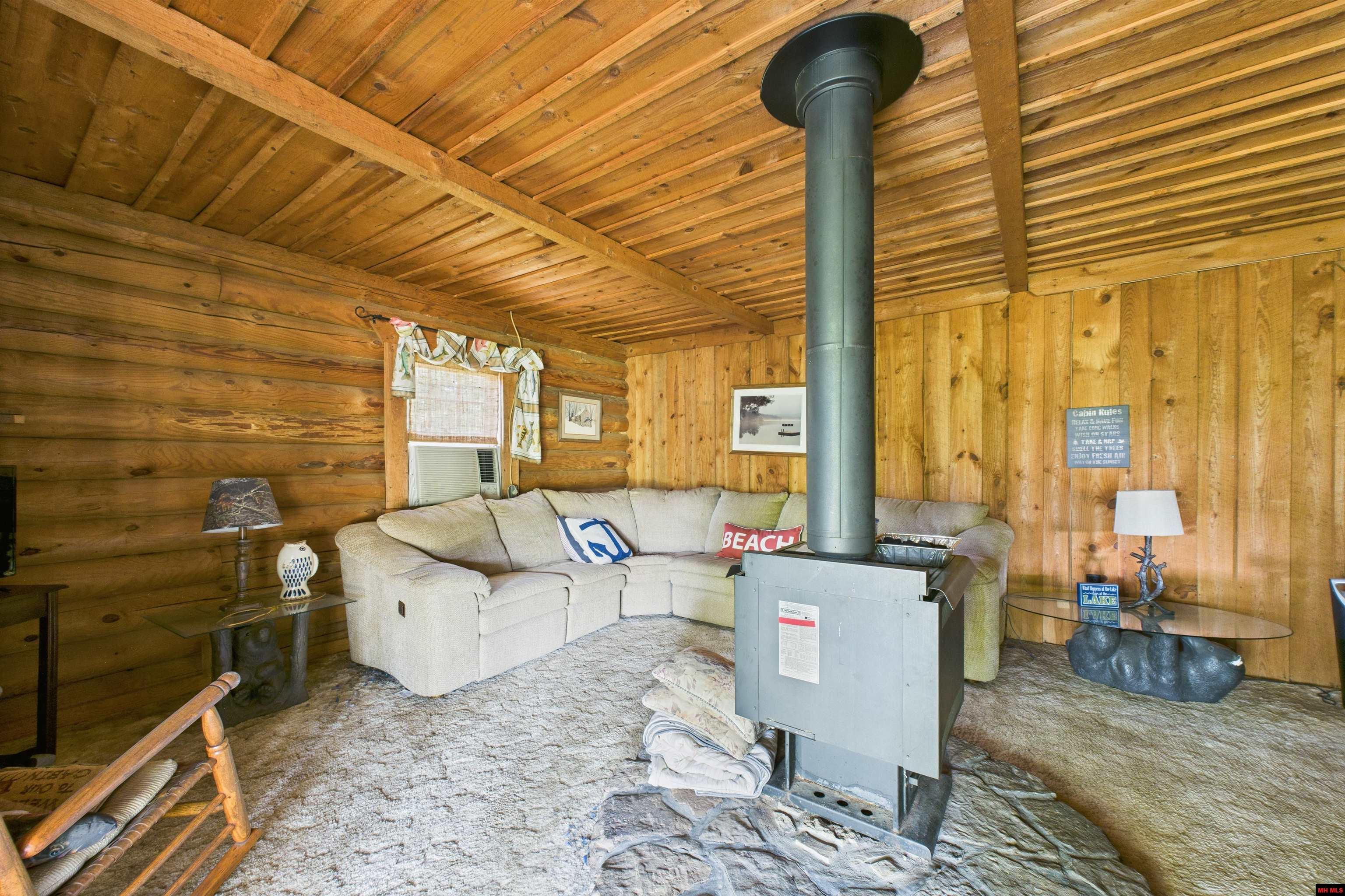 4643 NORFORK RIVER ROAD Norfork, AR 72519