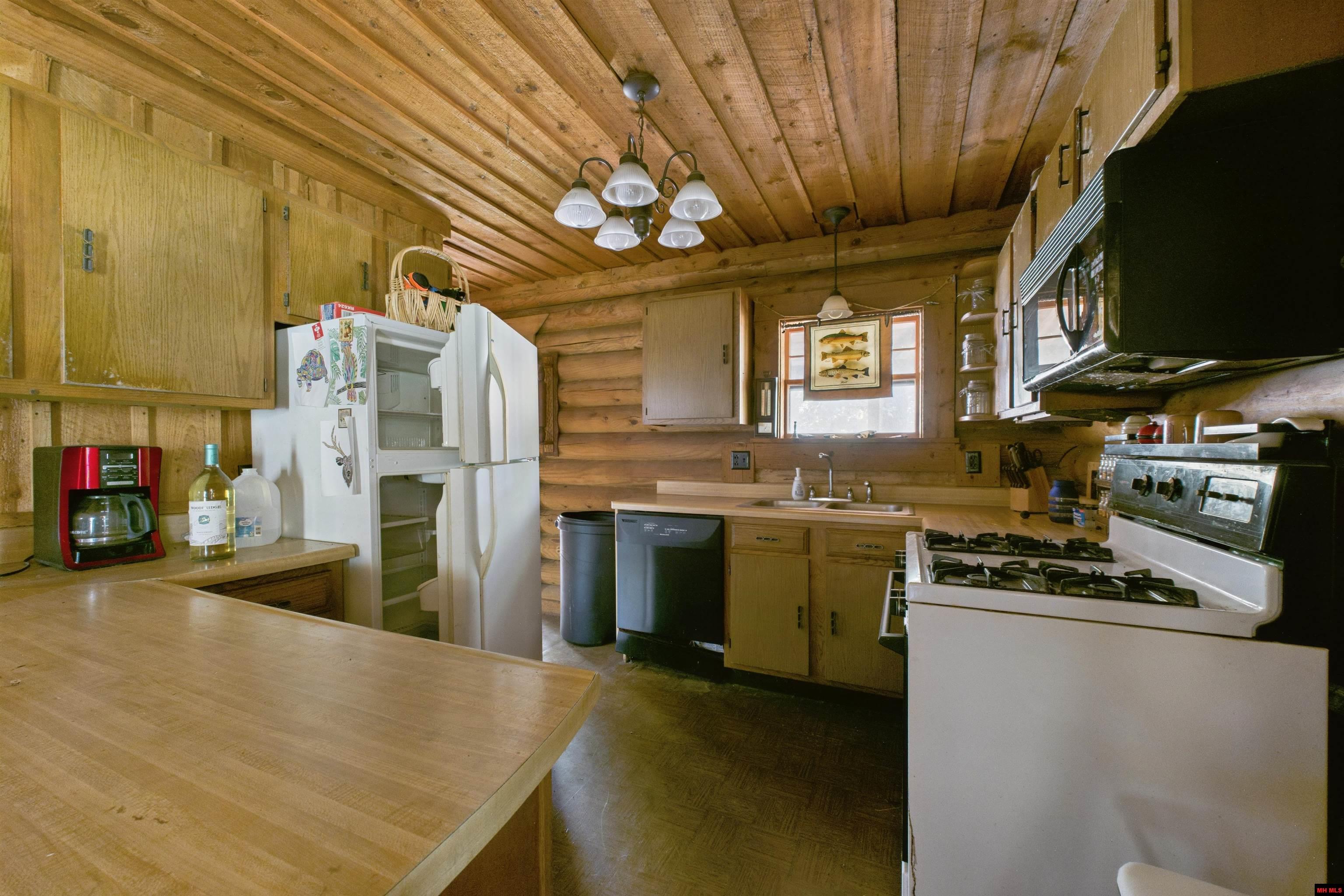 4643 NORFORK RIVER ROAD Norfork, AR 72519