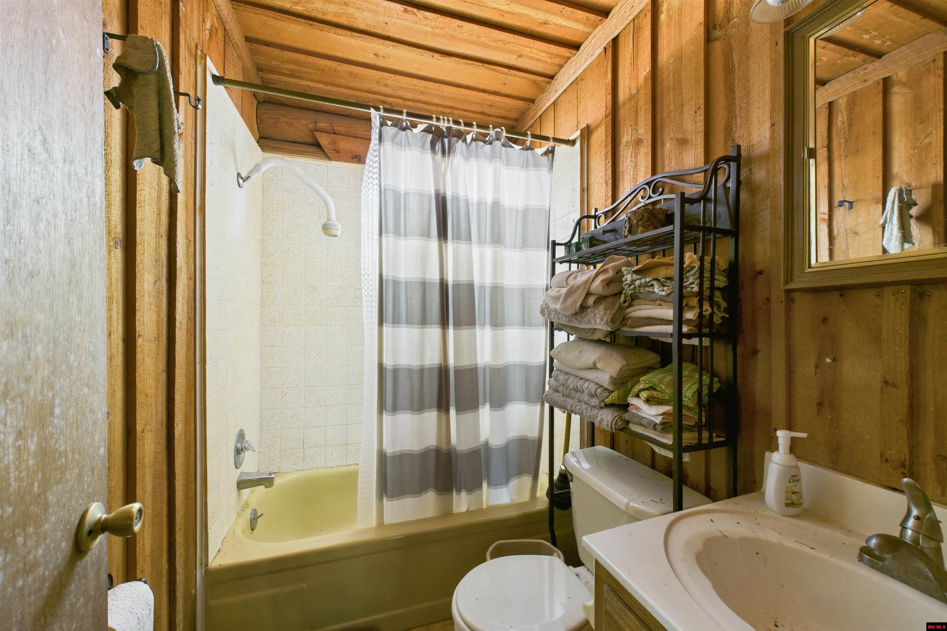 4643 NORFORK RIVER ROAD Norfork, AR 72519