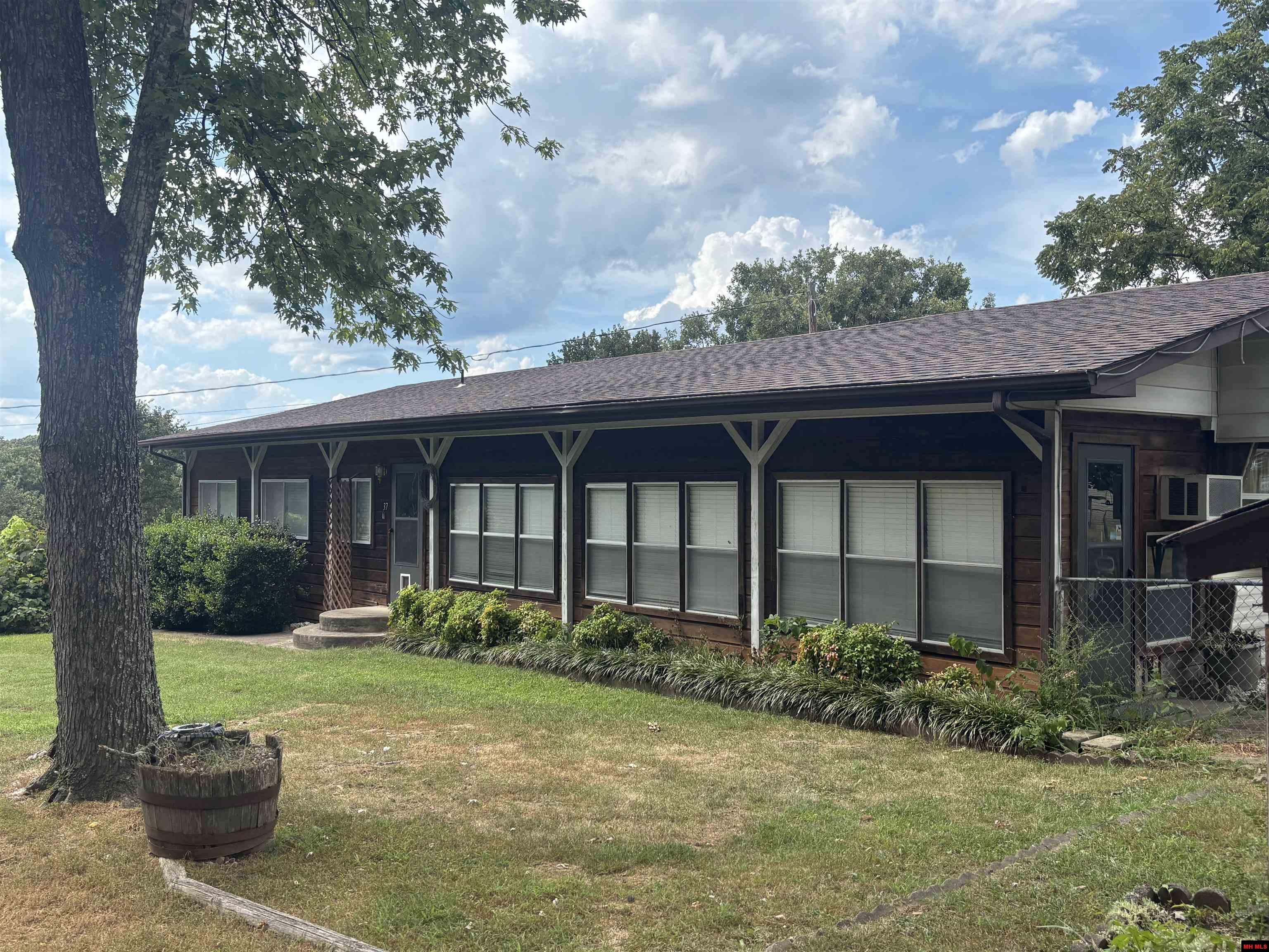 37 PRIVATE ROAD 1438 Mountain Home, AR 72653