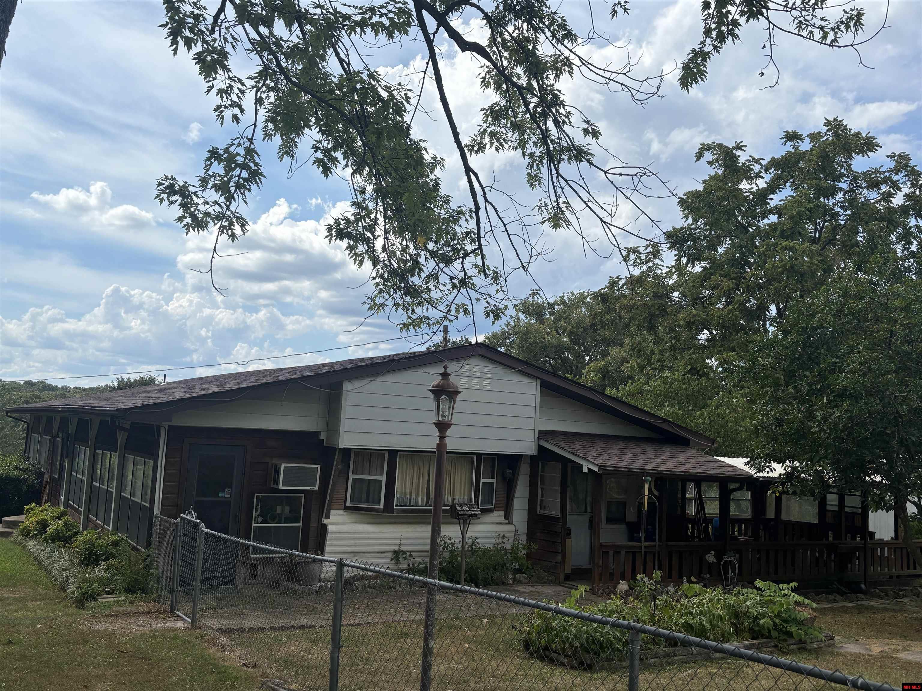 37 PRIVATE ROAD 1438 Mountain Home, AR 72653