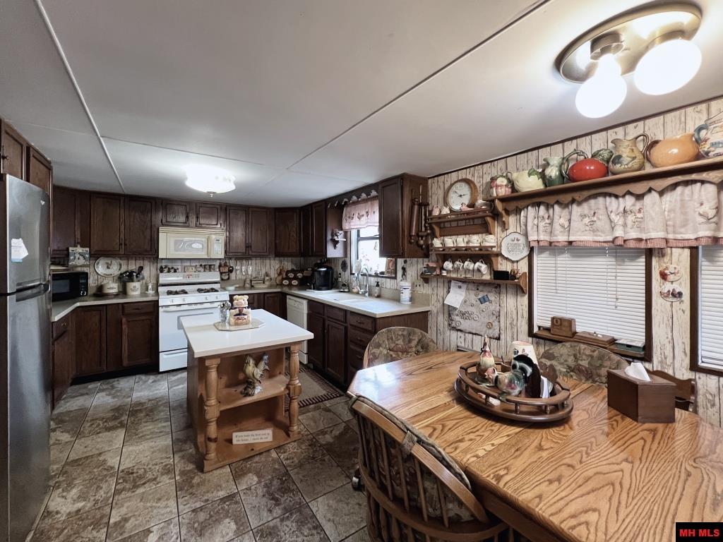 37 PRIVATE ROAD 1438 Mountain Home, AR 72653