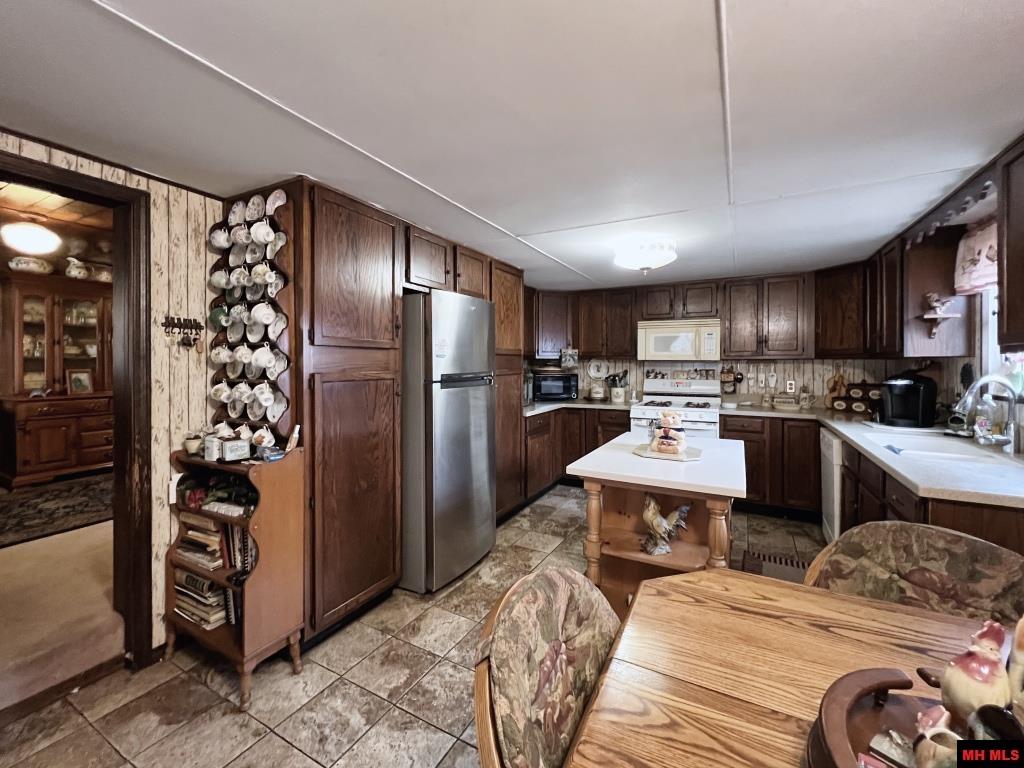 37 PRIVATE ROAD 1438 Mountain Home, AR 72653