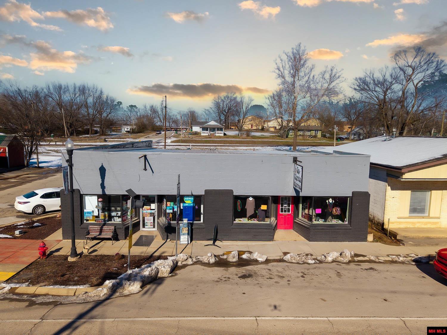 201 & 203 E MAIN STREET, Flippin, AR