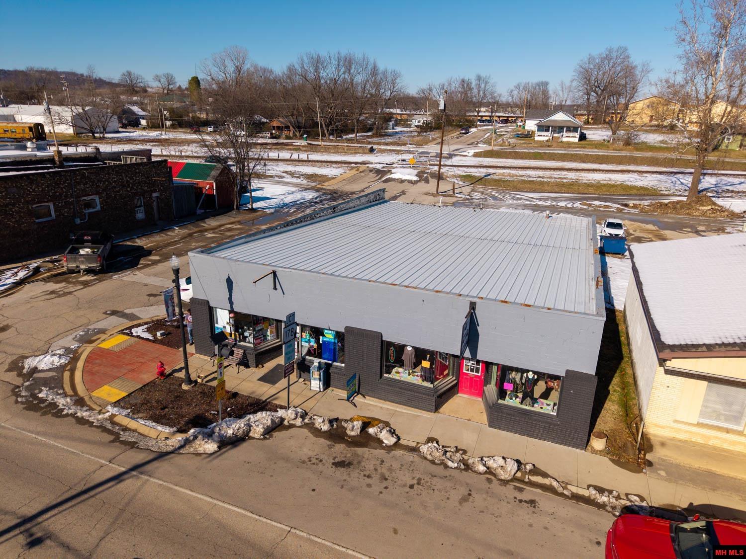 201 & 203 E MAIN STREET Flippin, AR